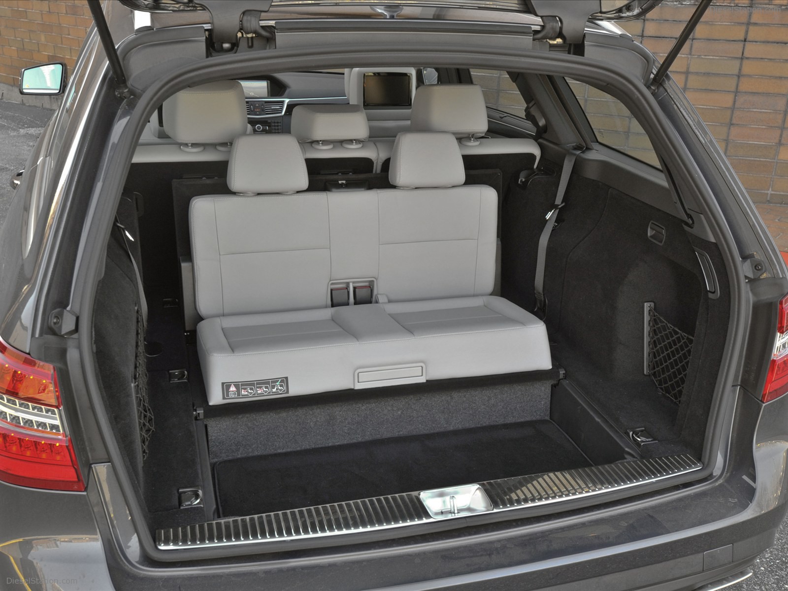 Mercedes-Benz E350 4MATIC Wagon 2011