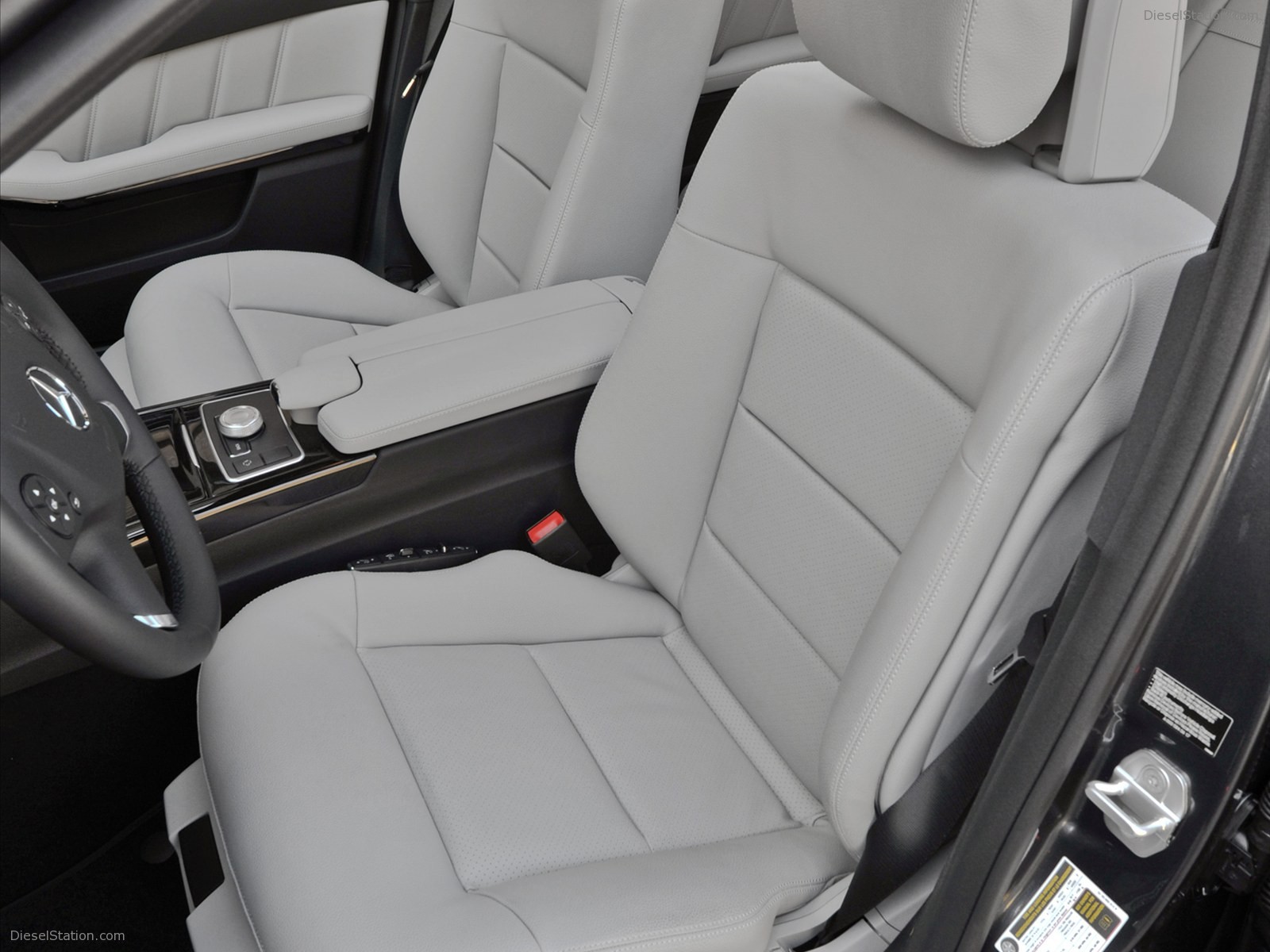 Mercedes-Benz E350 4MATIC Wagon 2011