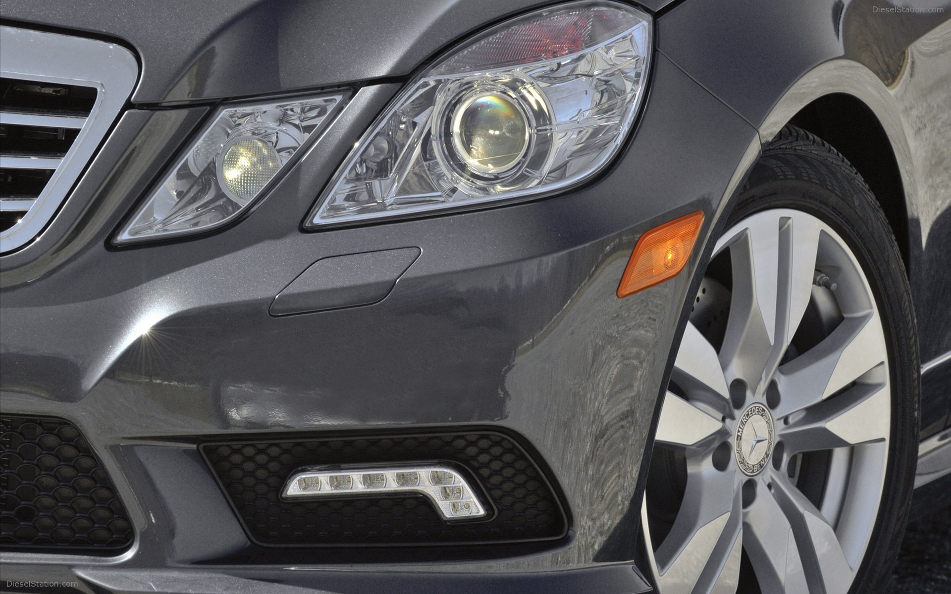 Mercedes-Benz E350 4MATIC Wagon 2011