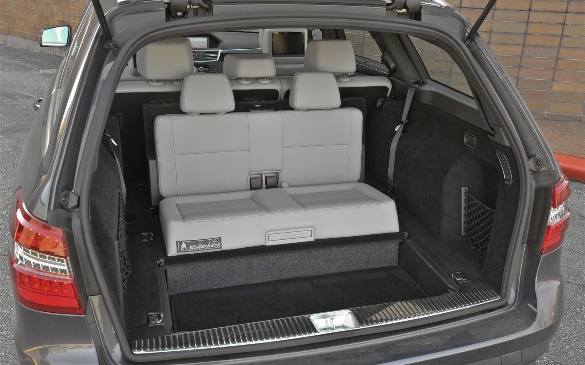 Mercedes-Benz E350 4MATIC Wagon 2011