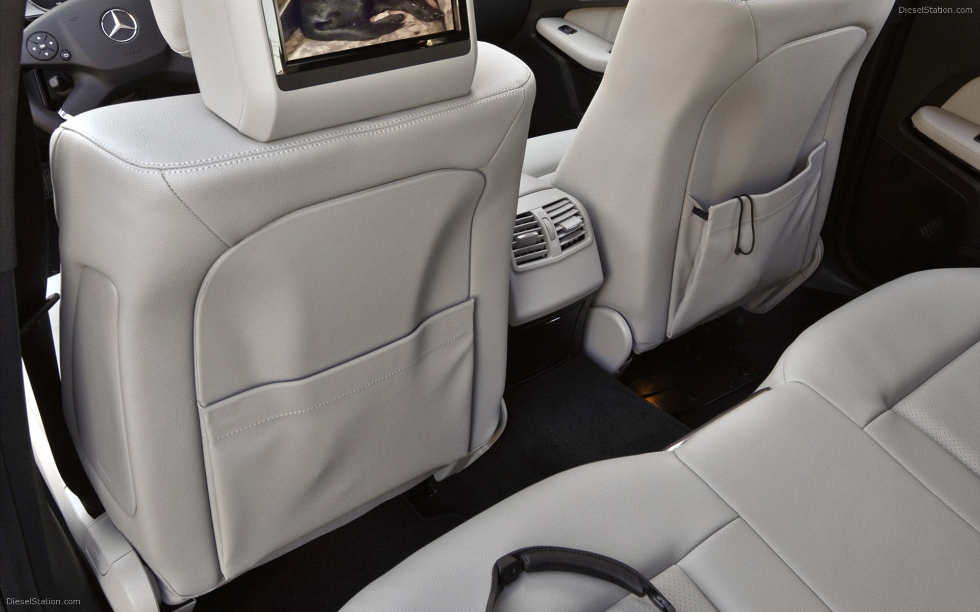 Mercedes-Benz E350 4MATIC Wagon 2011