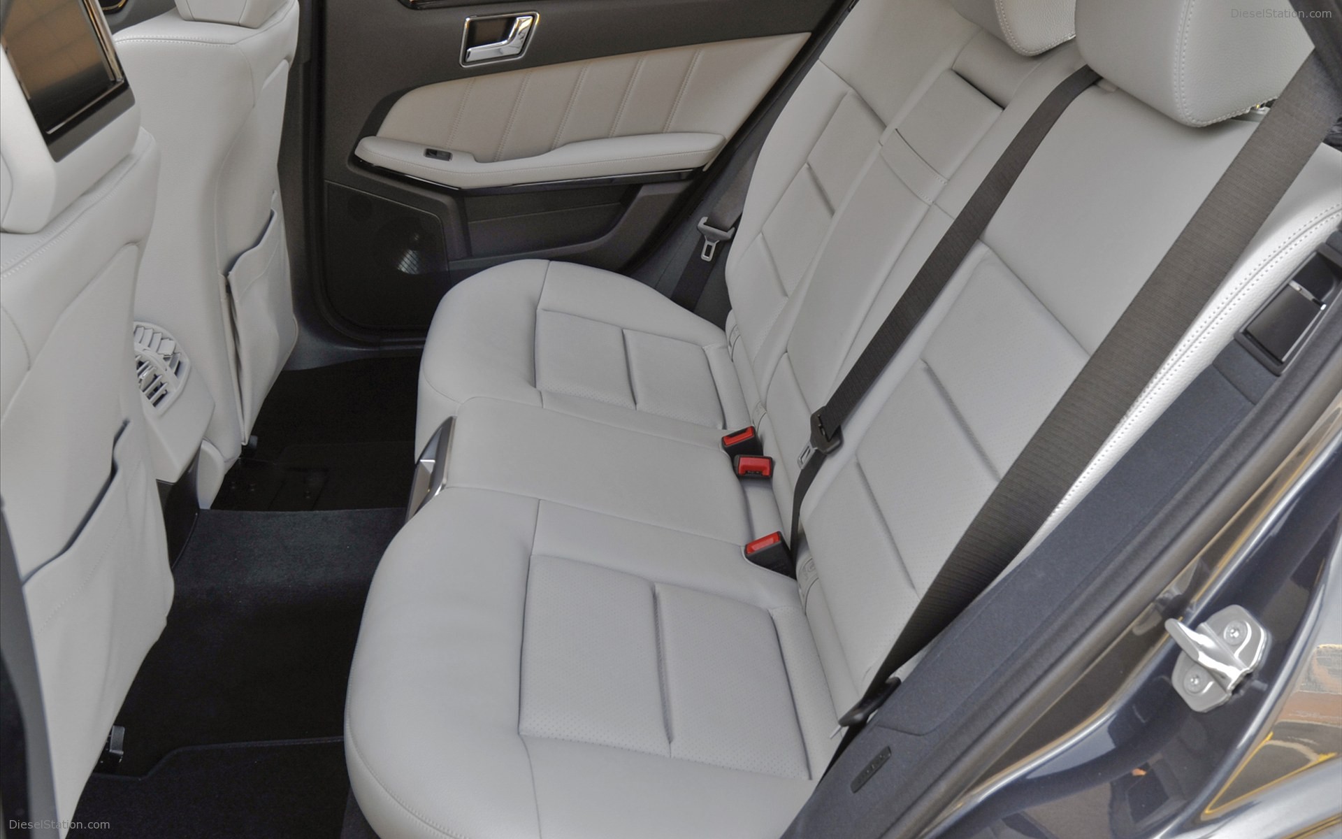 Mercedes-Benz E350 4MATIC Wagon 2011