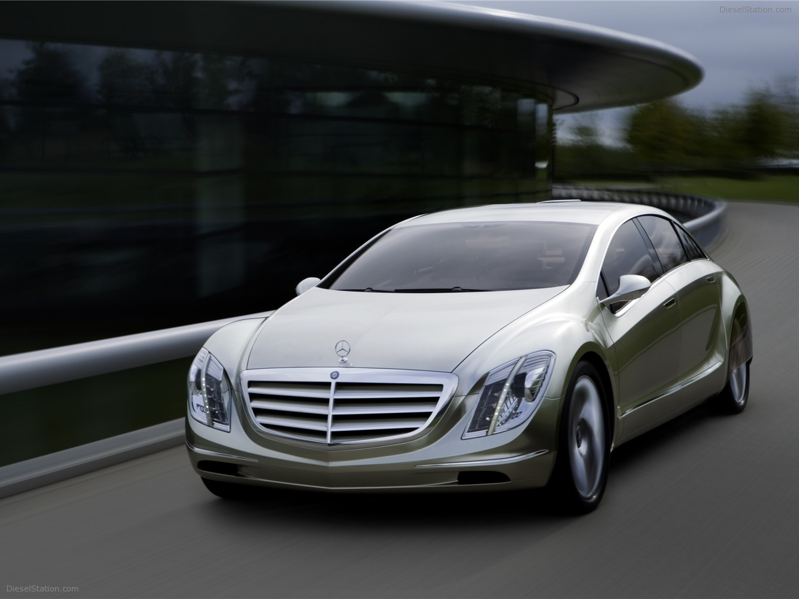 MERCEDES-BENZ F 700 RESEARCH CAR