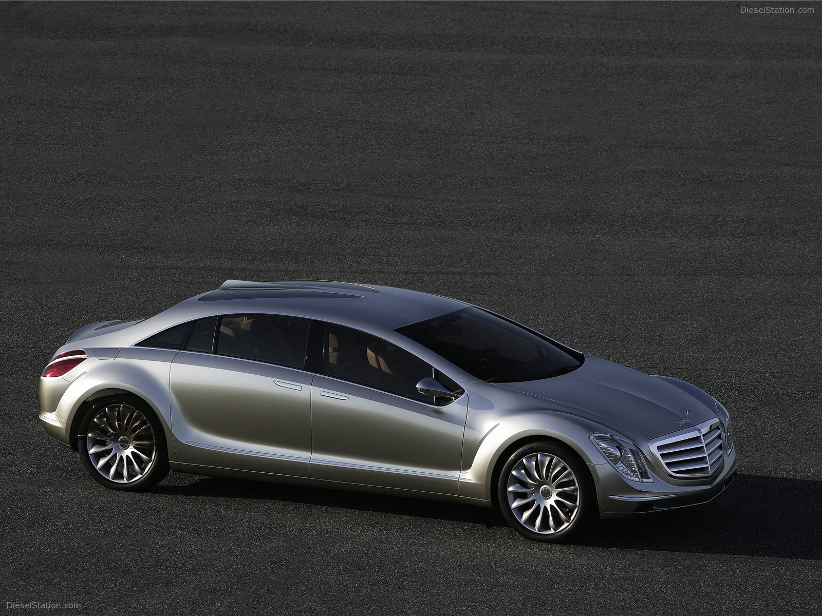 MERCEDES-BENZ F 700 RESEARCH CAR