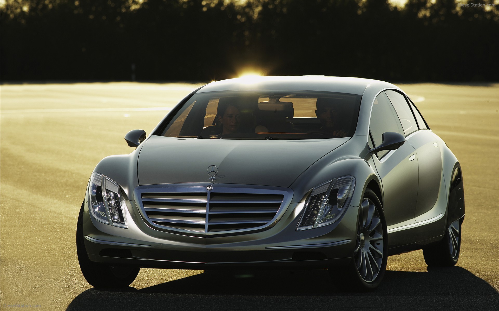 MERCEDES-BENZ F 700 RESEARCH CAR