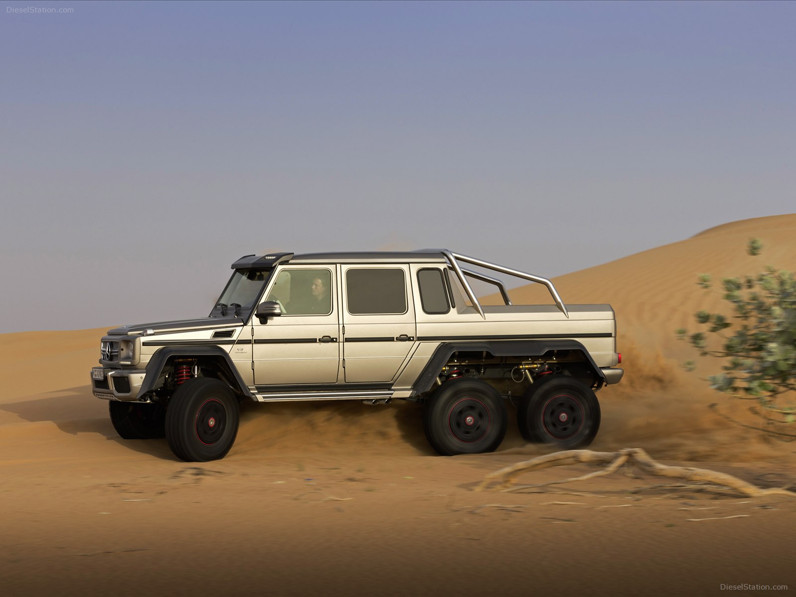 Mercedes-Benz G63 AMG 6X6 Concept 2013 Mercedes-Benz G63 AMG 6X6 Concept 2013
