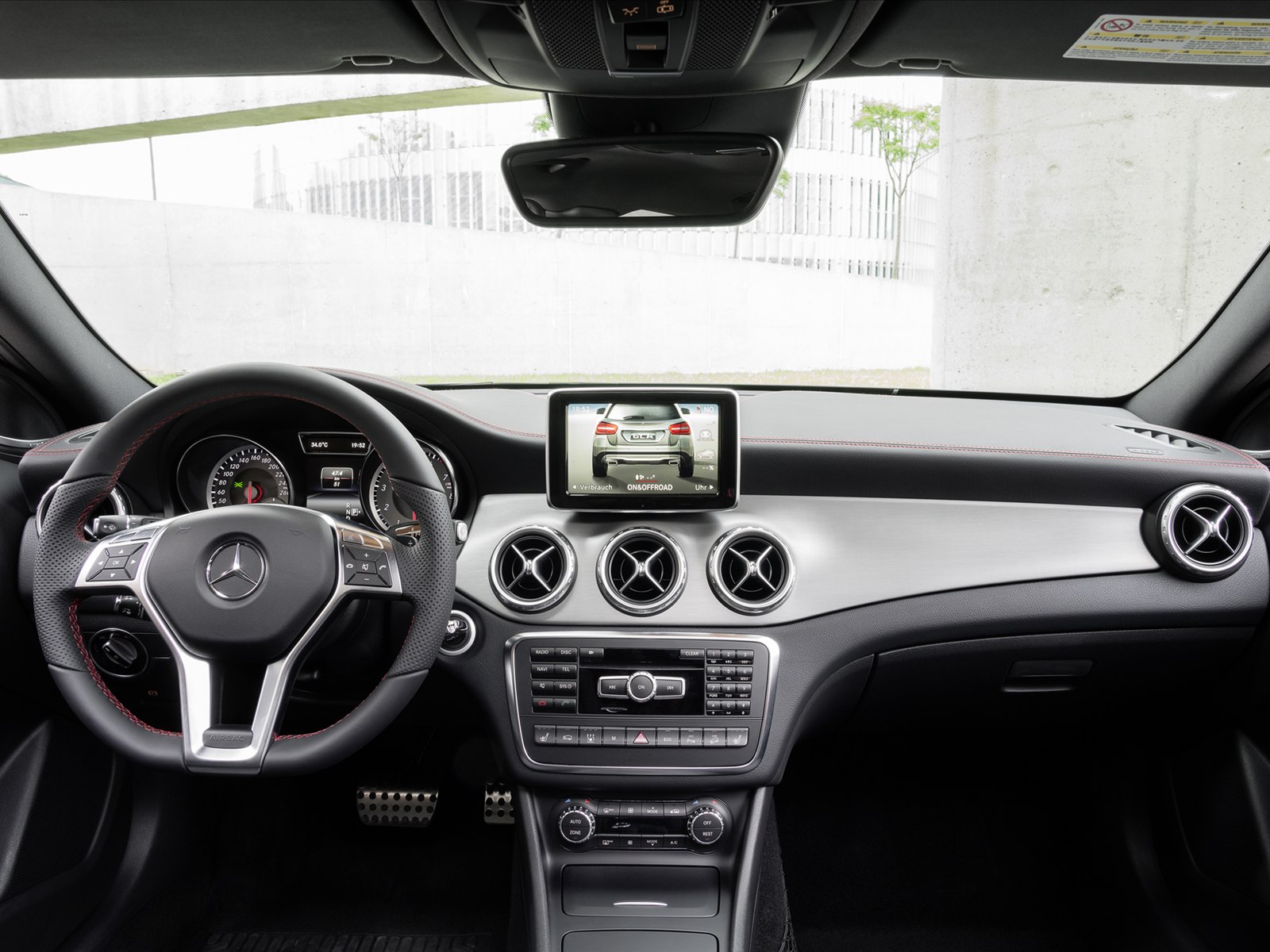 Mercedes-Benz GLA-Class 2015