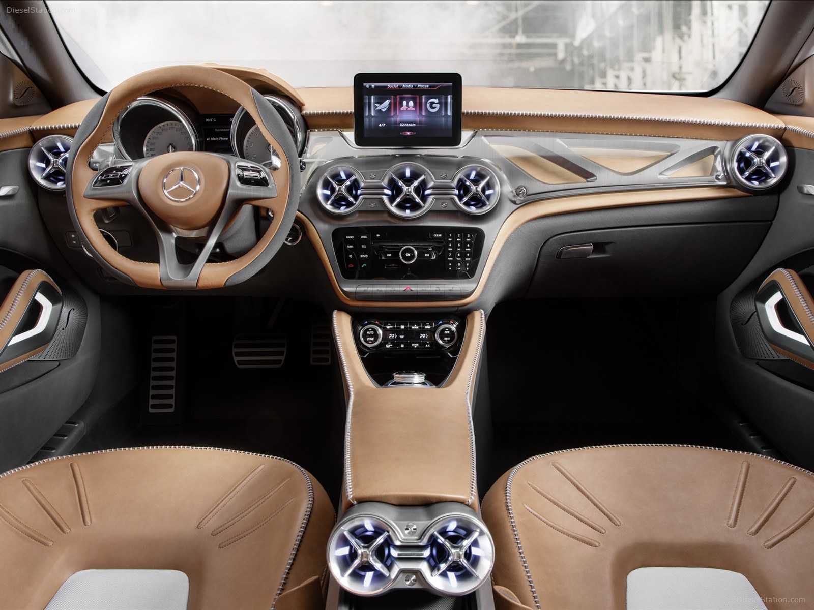 Mercedes-Benz GLA Concept 2013