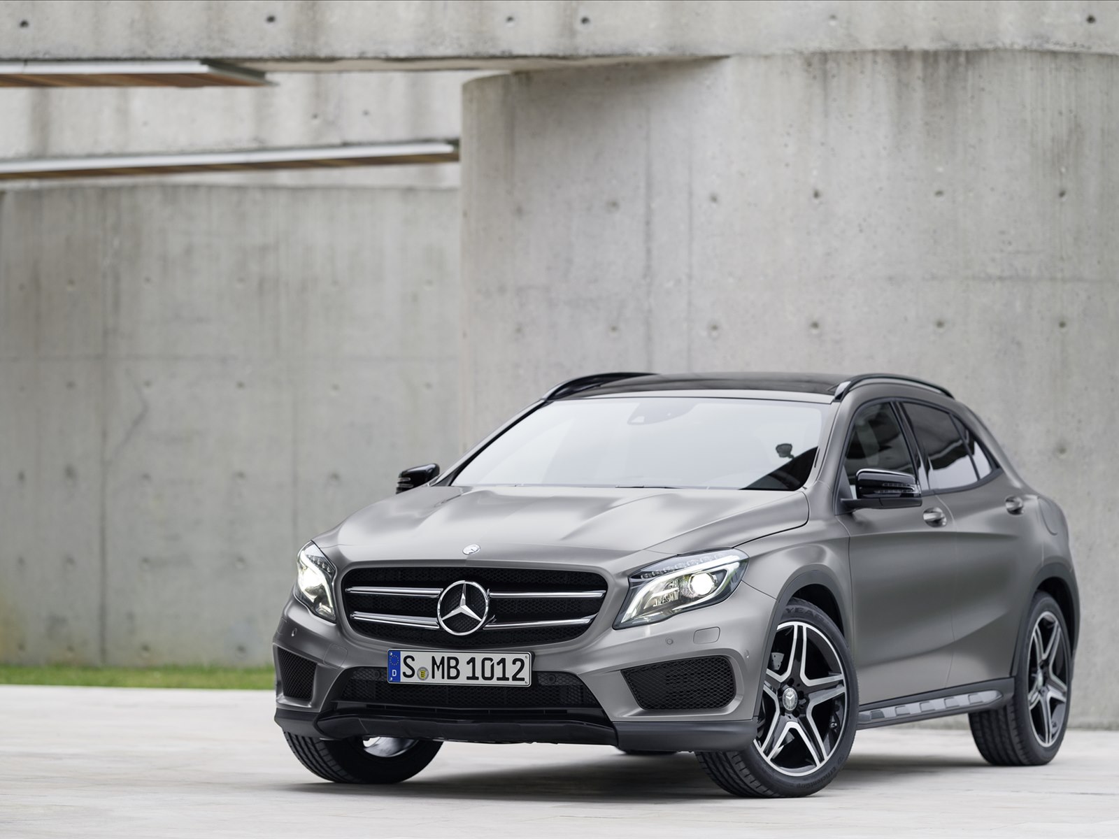 Mercedes-Bens GLA250 2015
