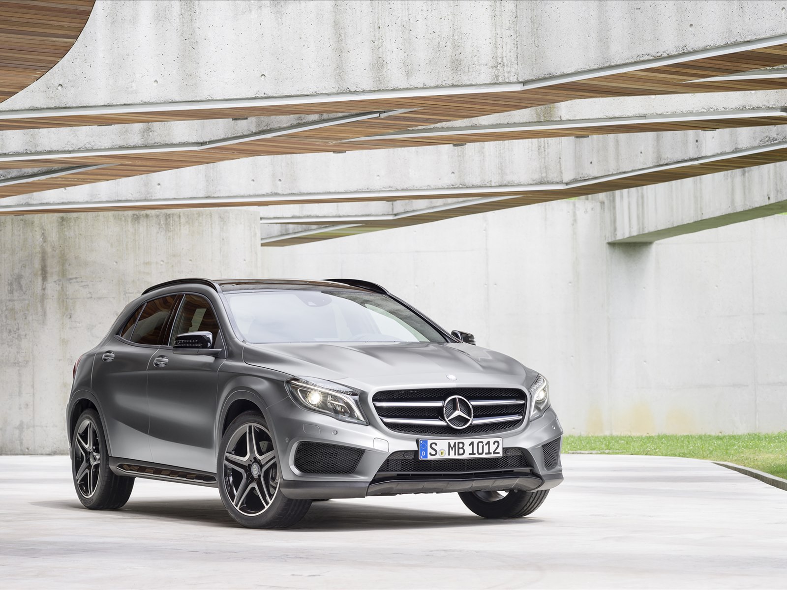 Mercedes-Bens GLA250 2015