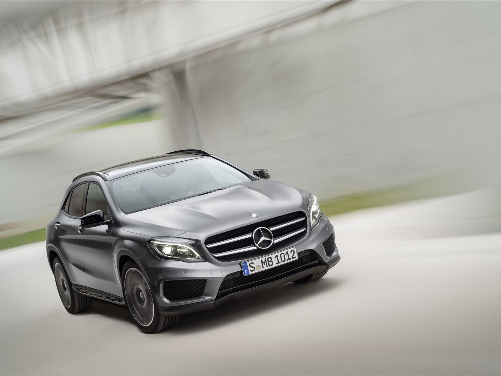 Mercedes-Bens GLA250 2015