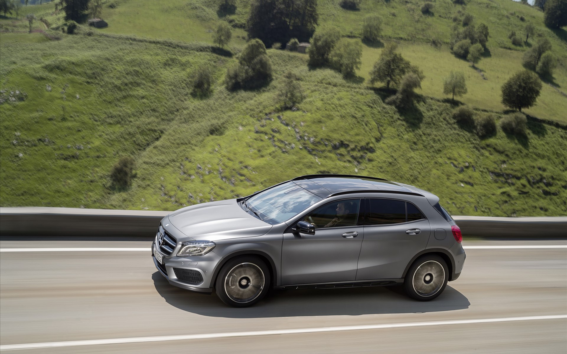 Mercedes-Bens GLA250 2015