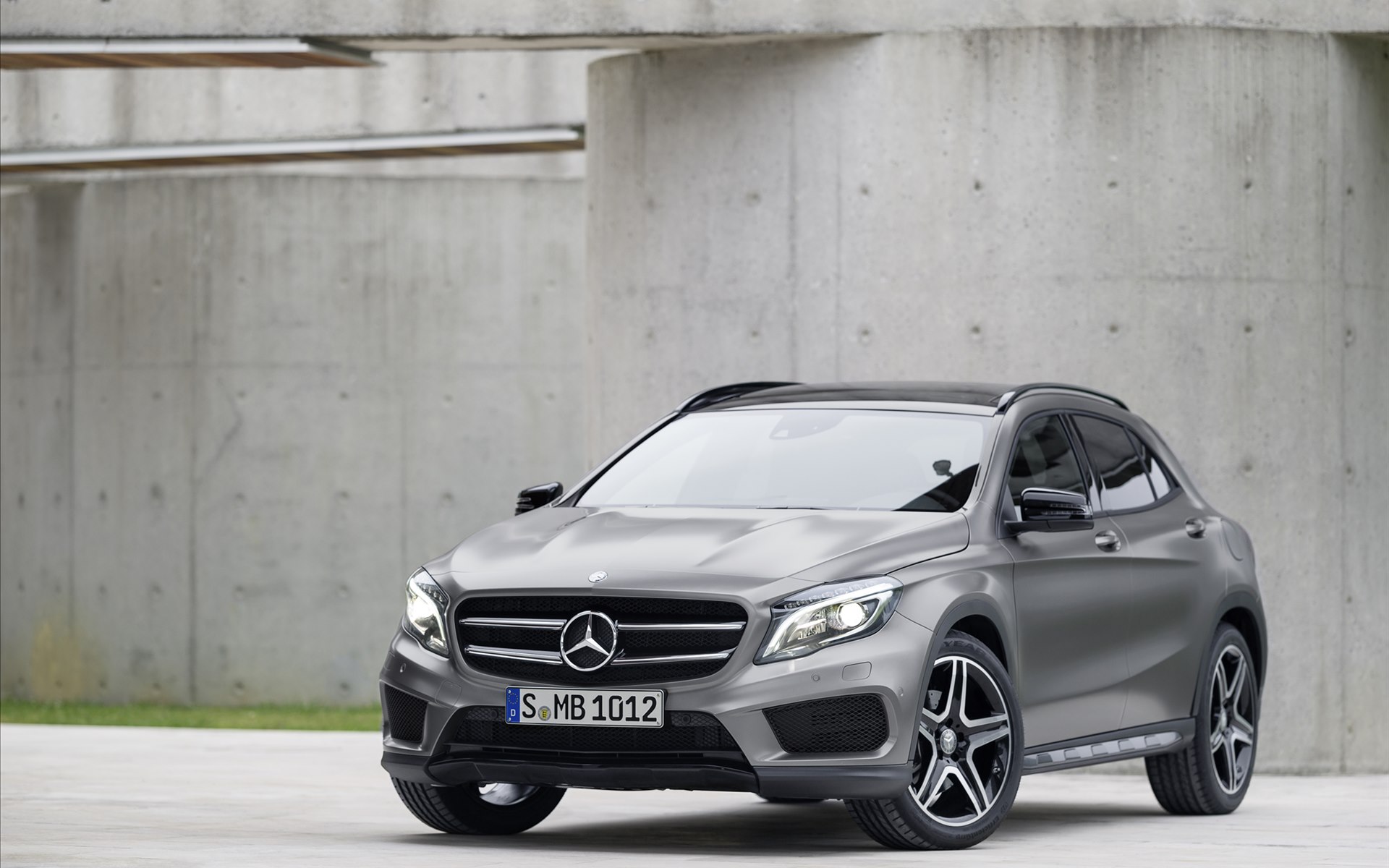 Mercedes-Bens GLA250 2015