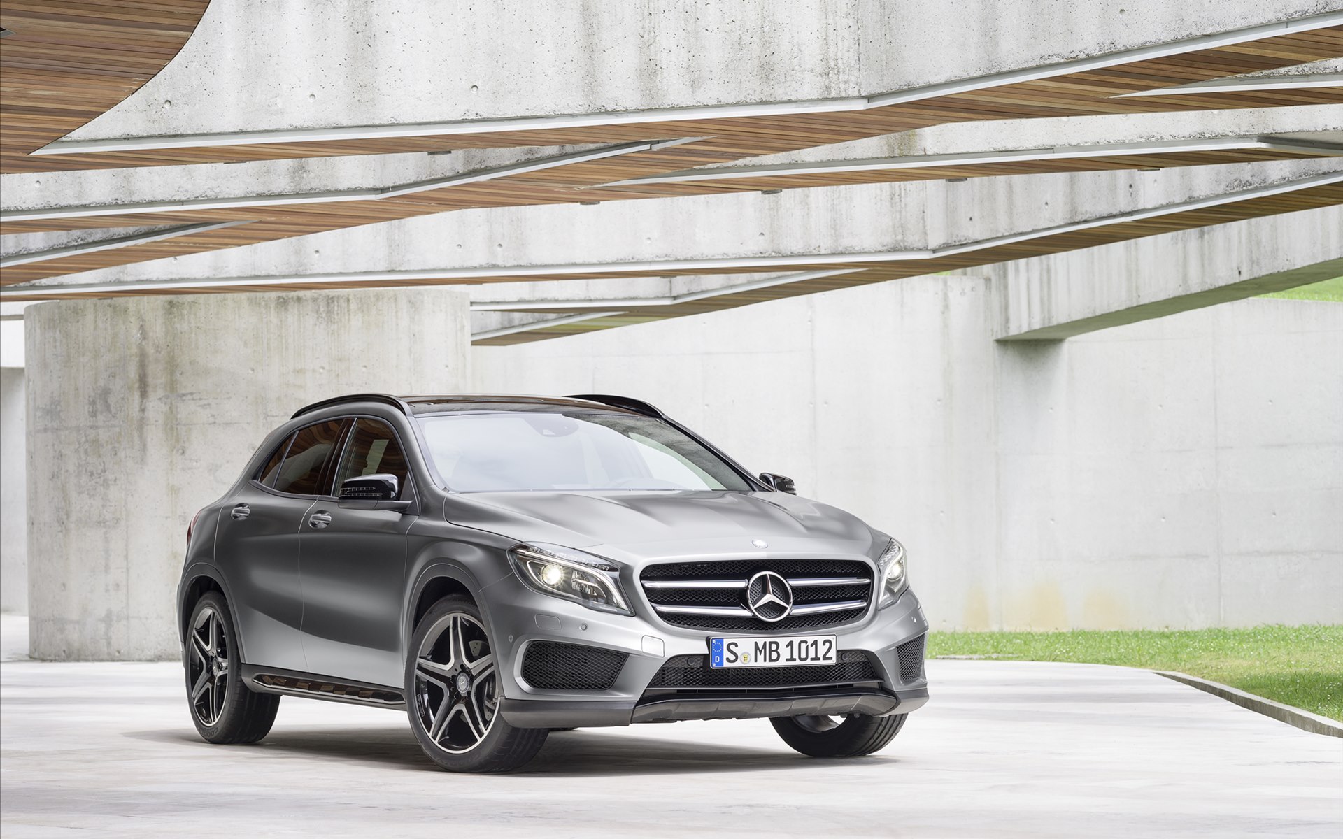 Mercedes-Bens GLA250 2015