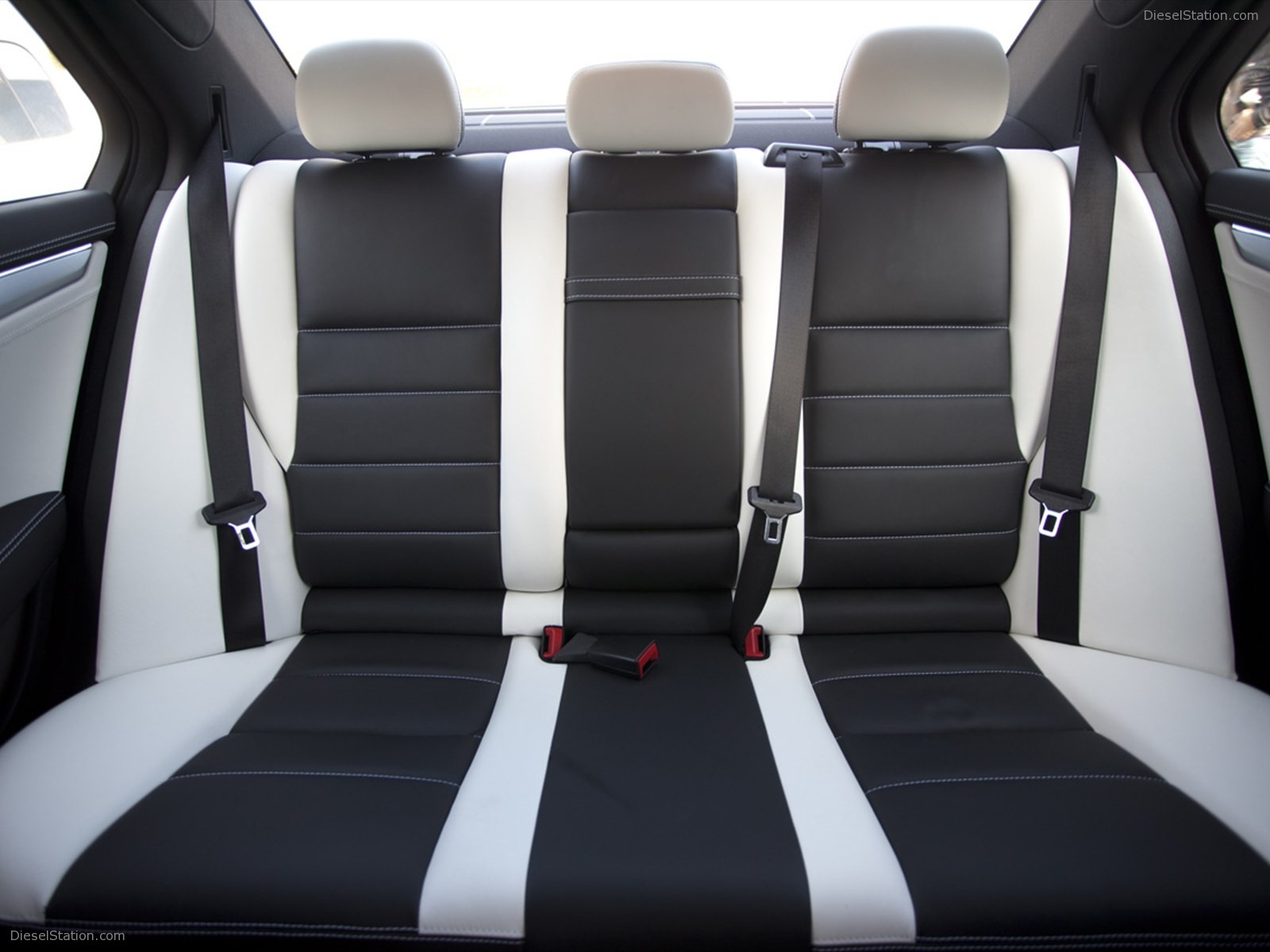 Kicherer Mercedes-Benz C63 White Edition 2011 Kicherer Mercedes-Benz C63 White Edition 2011