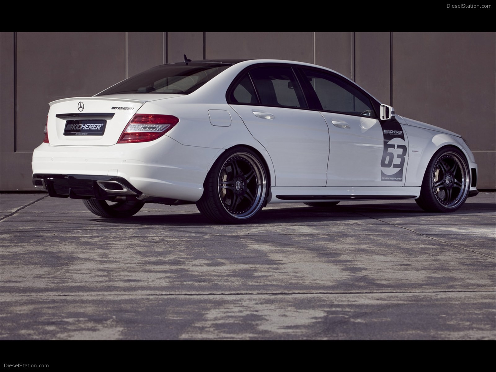 Kicherer Mercedes-Benz C63 White Edition 2011