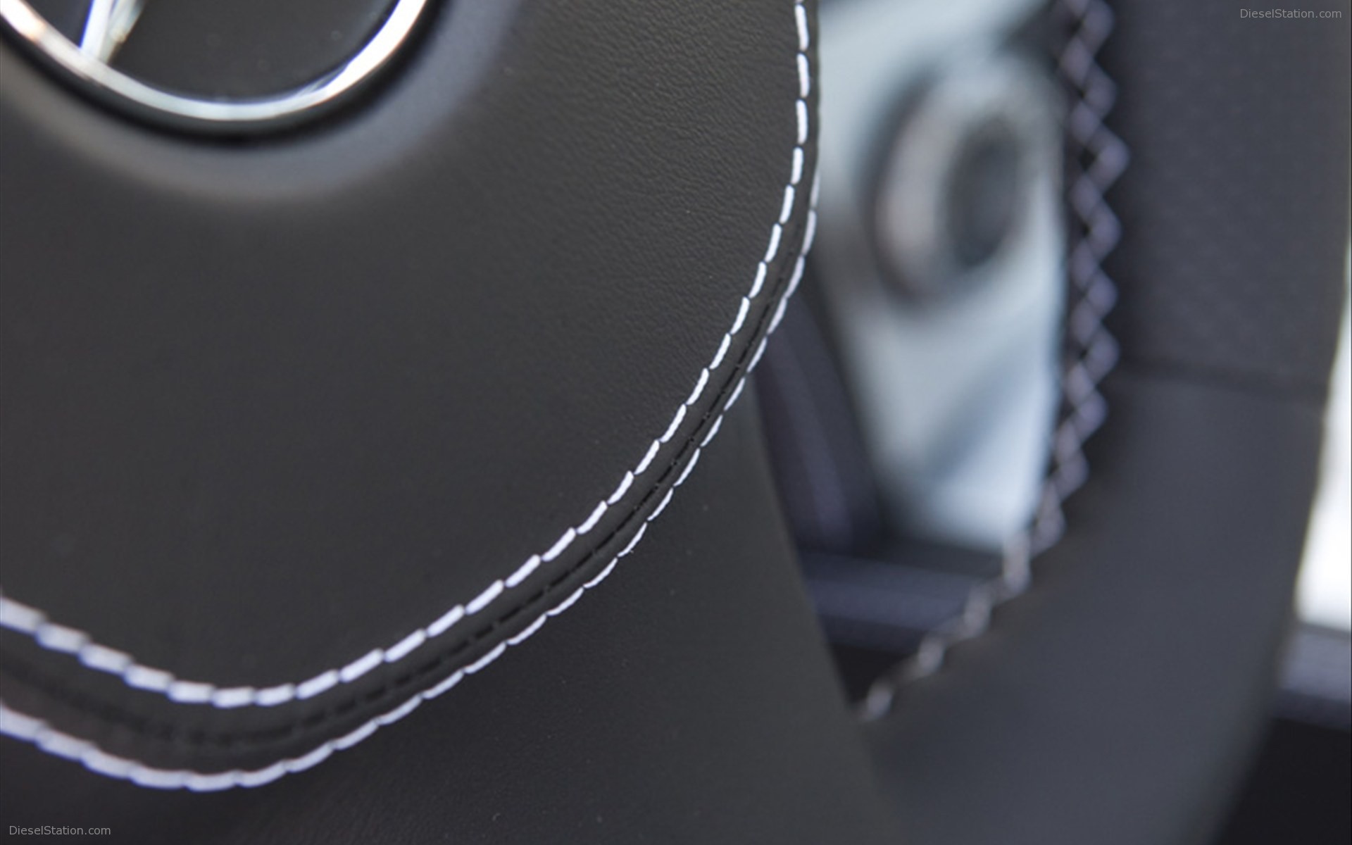 Kicherer Mercedes-Benz C63 White Edition 2011