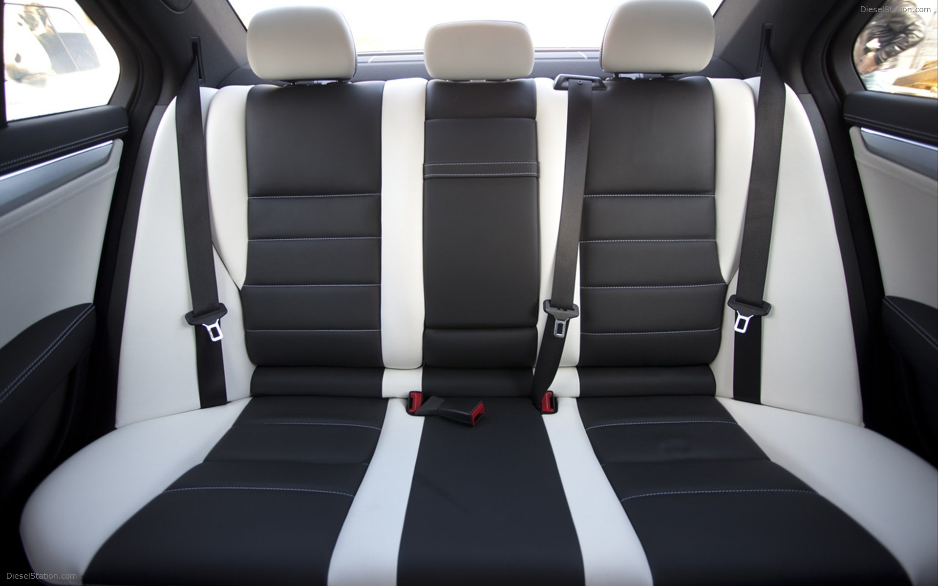 Kicherer Mercedes-Benz C63 White Edition 2011