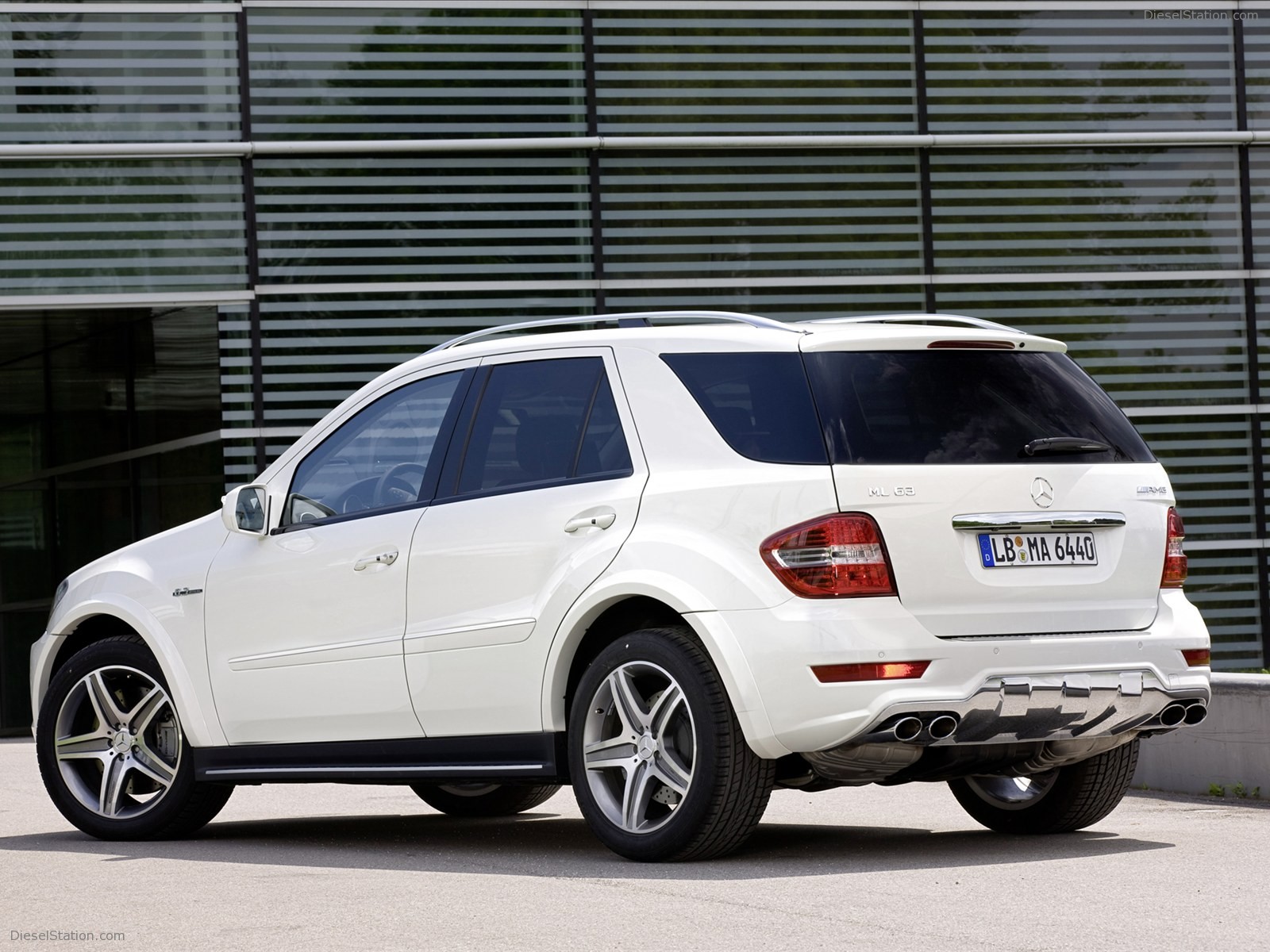 Mercedes Benz ML 63 AMG 2011