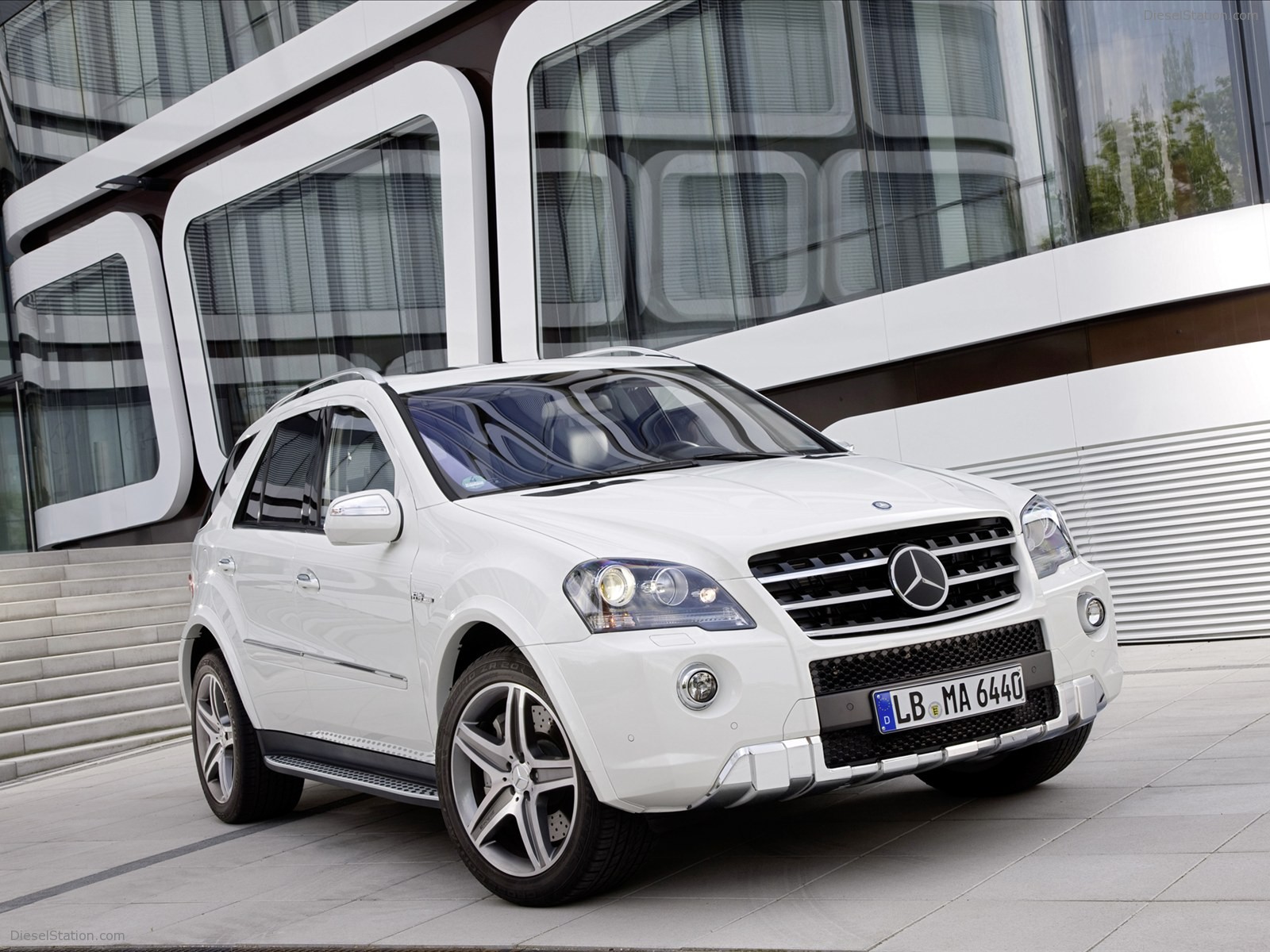 Mercedes Benz ML 63 AMG 2011