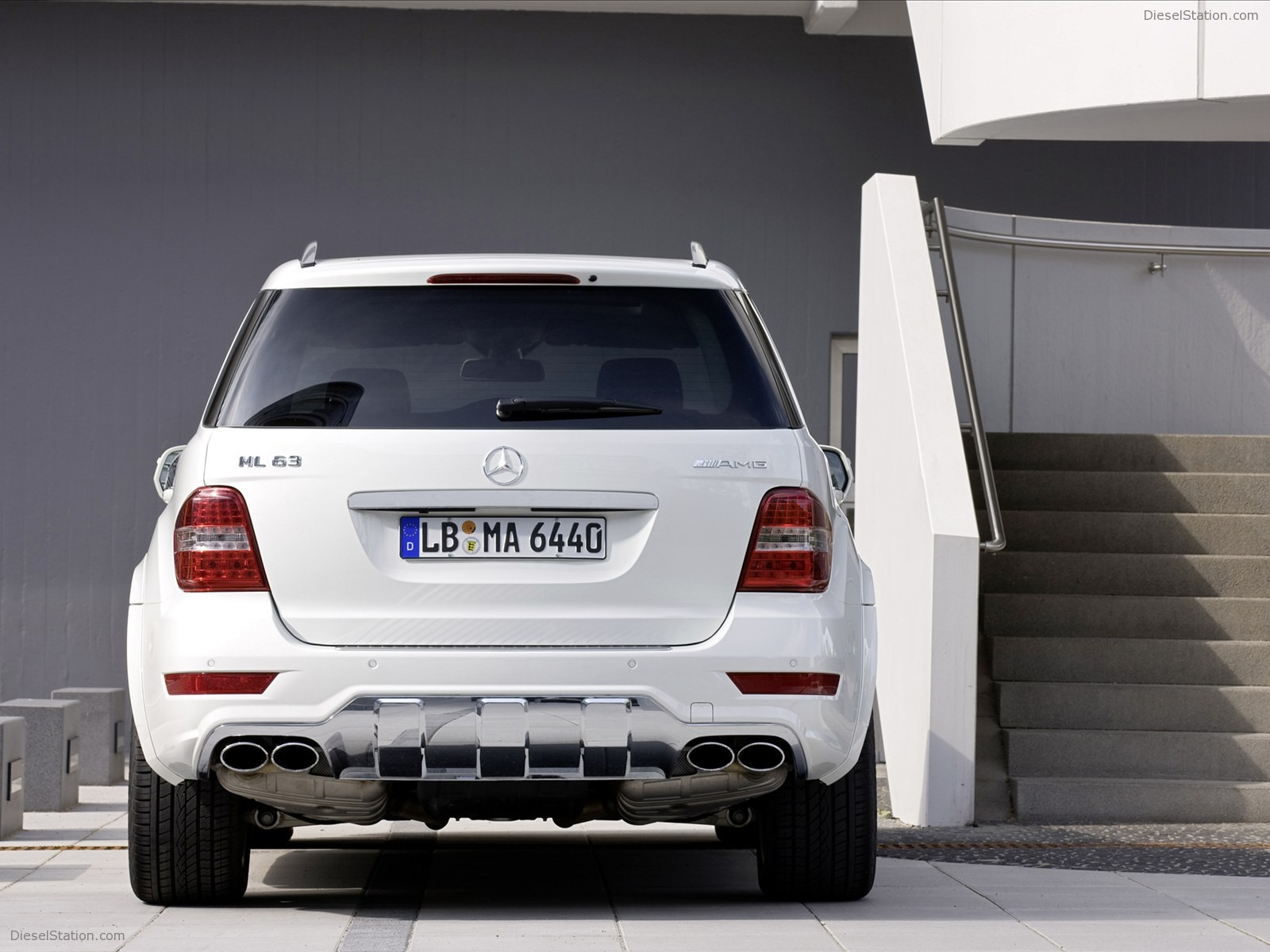 Mercedes Benz ML 63 AMG 2011