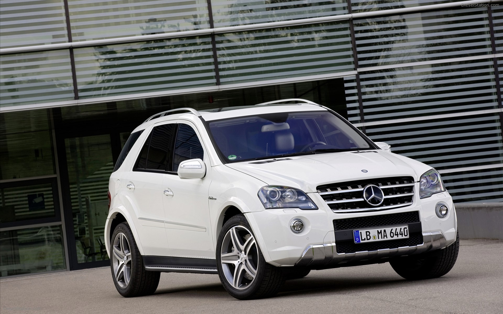 Mercedes Benz ML 63 AMG 2011
