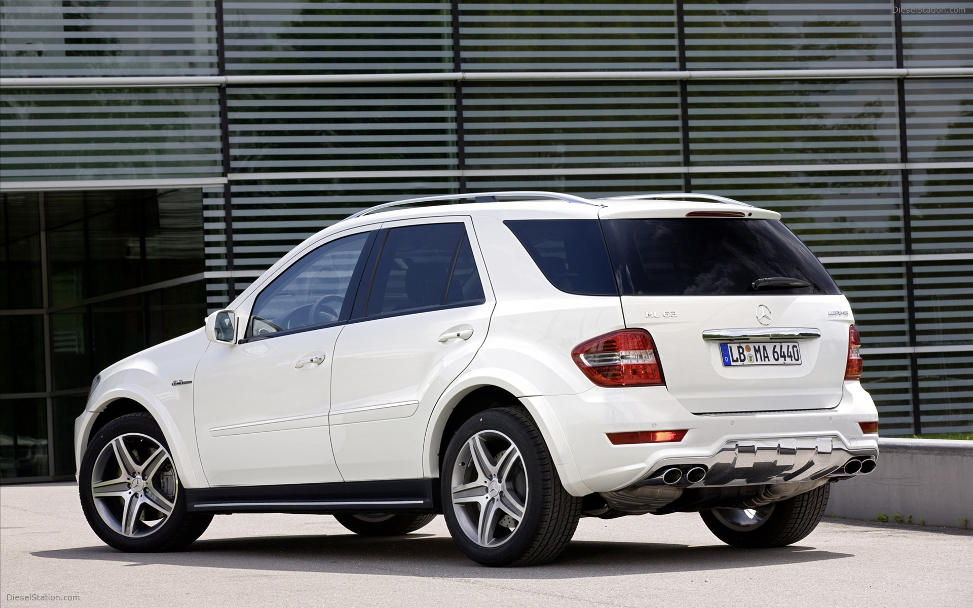 Mercedes Benz ML 63 AMG 2011