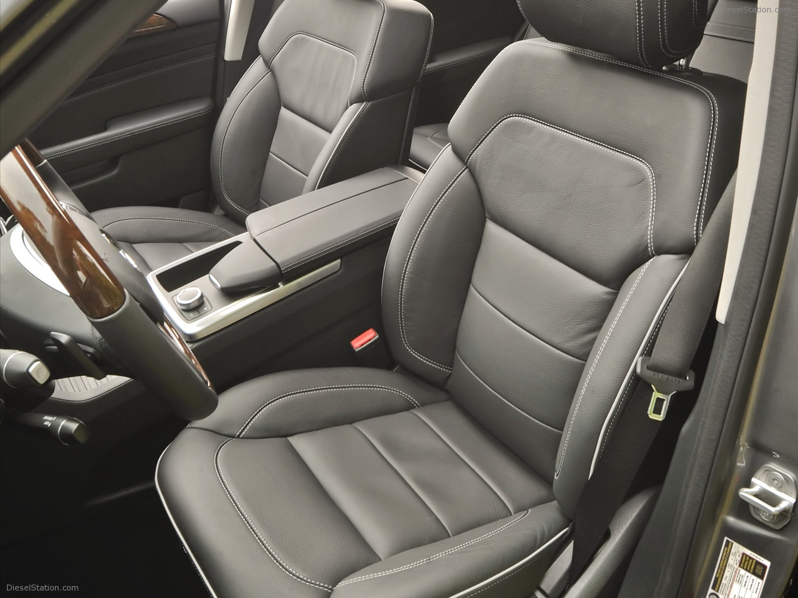 Mercedes Benz ML350 4MATIC 2012
