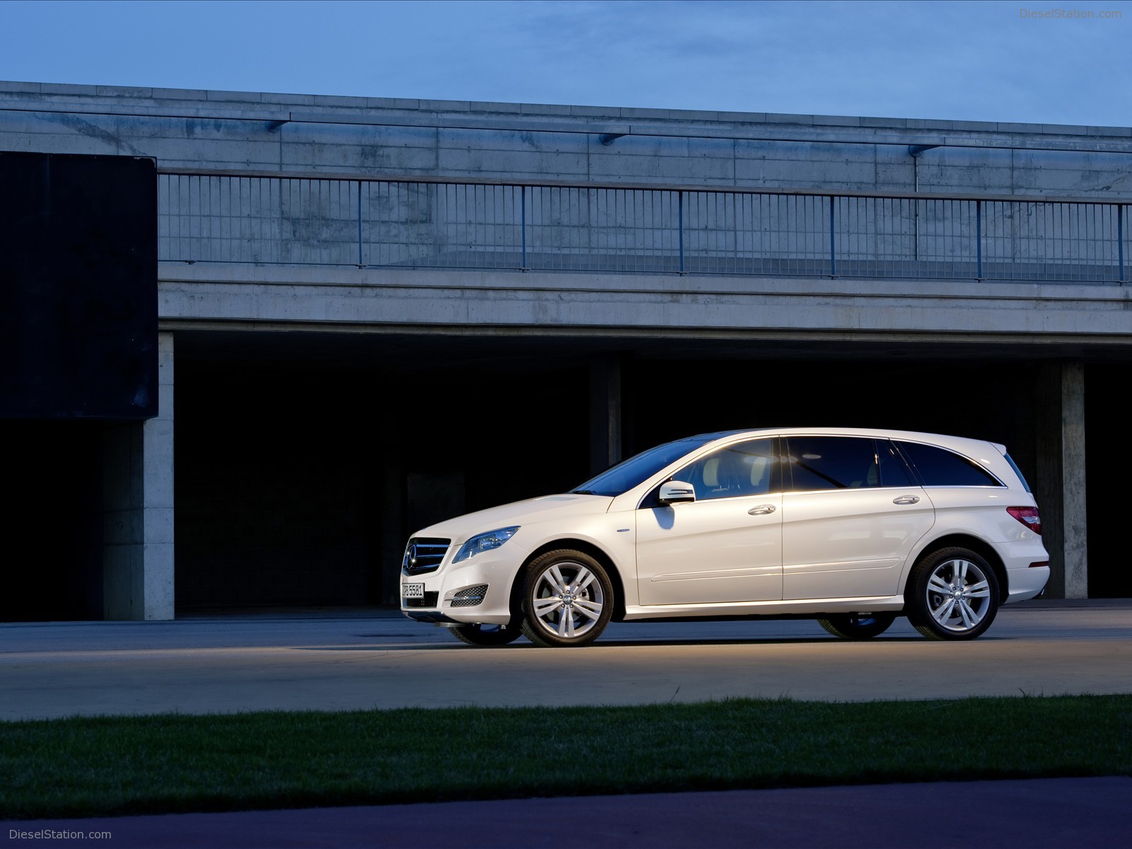 Mercedes-Benz R Class 2011