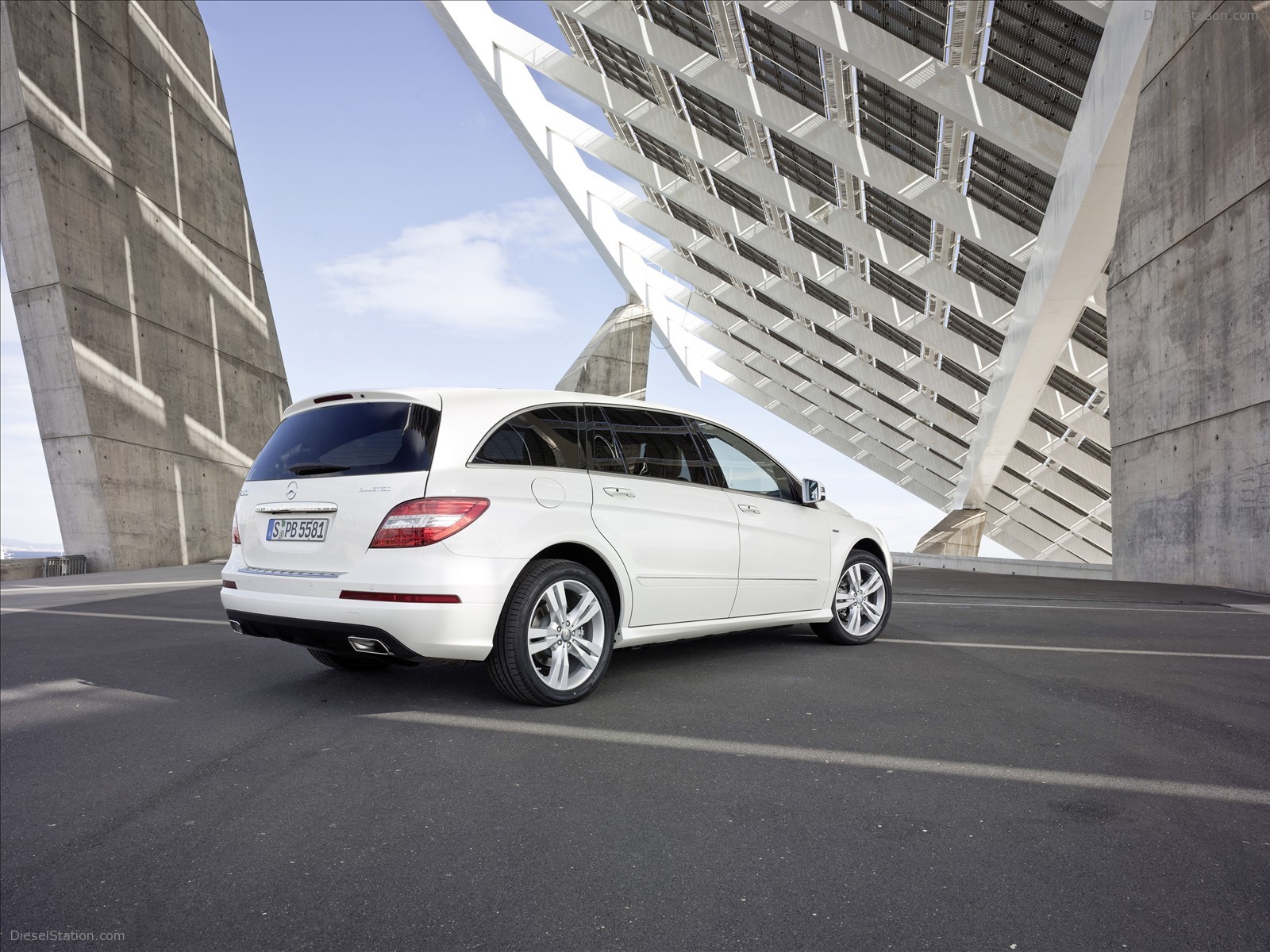 Mercedes-Benz R Class 2011