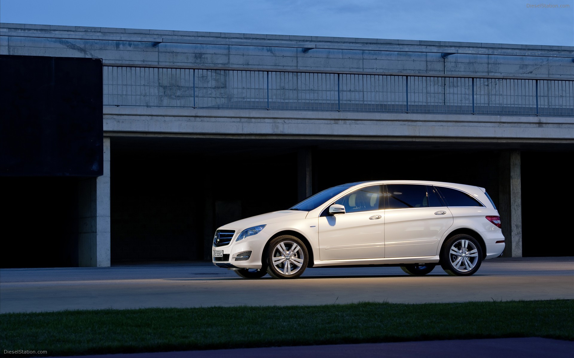 Mercedes-Benz R Class 2011