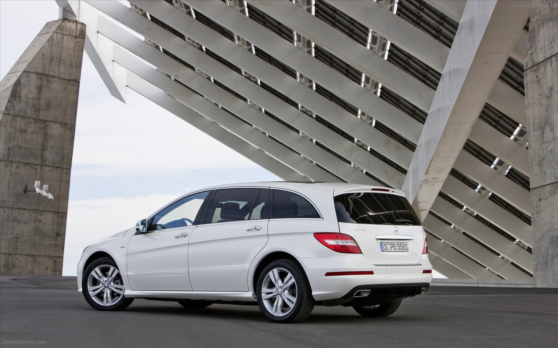 Mercedes-Benz R Class 2011