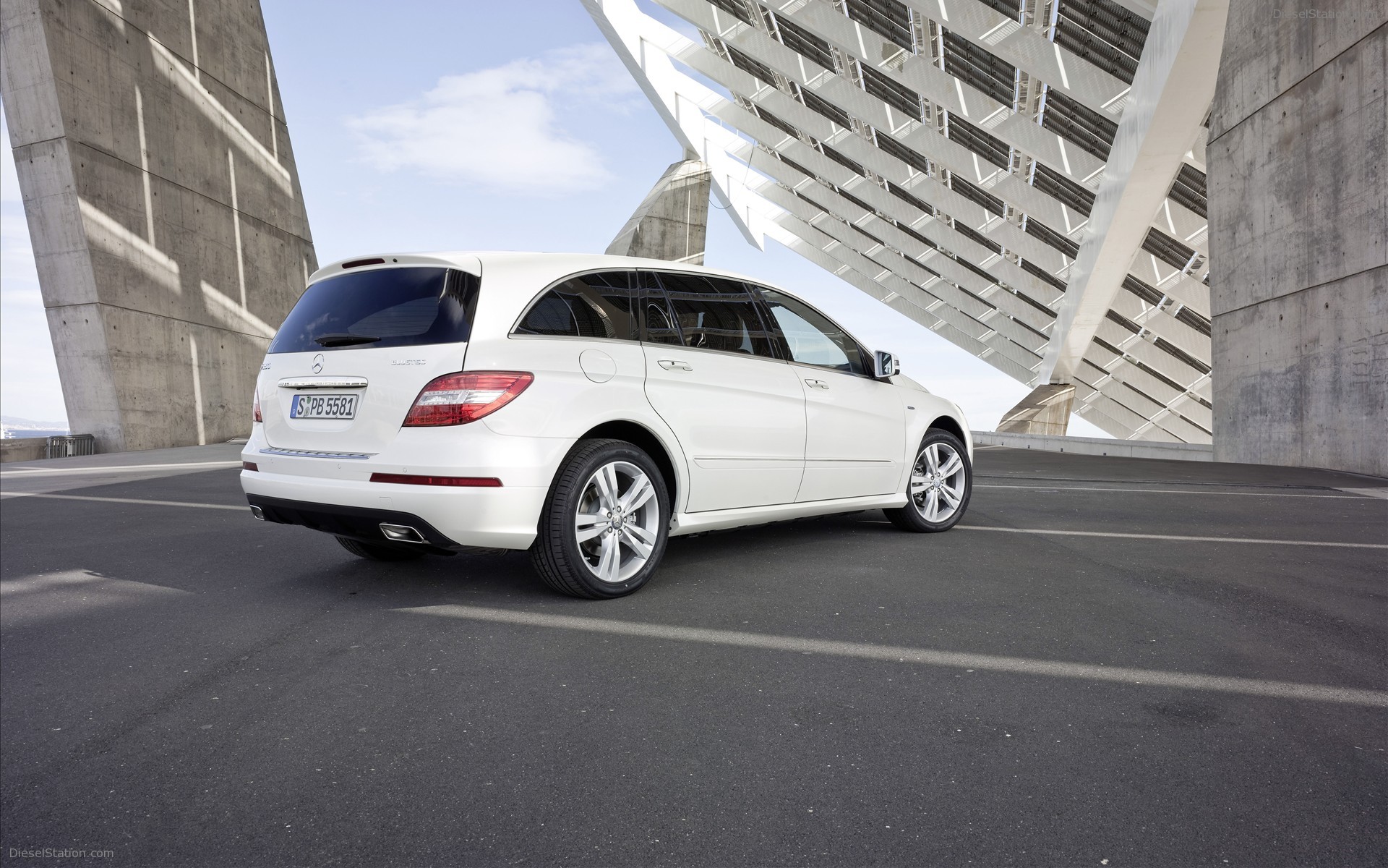 Mercedes-Benz R Class 2011