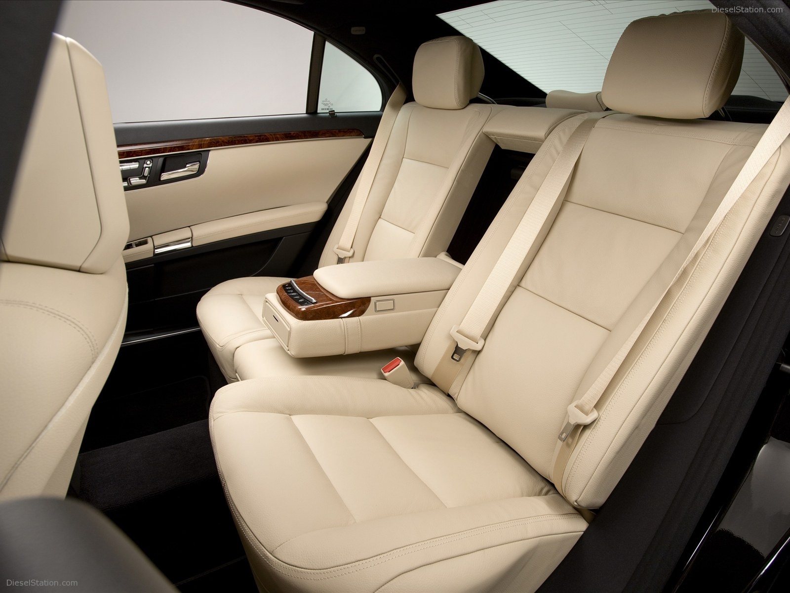 Mercedes Benz S-Class 2011