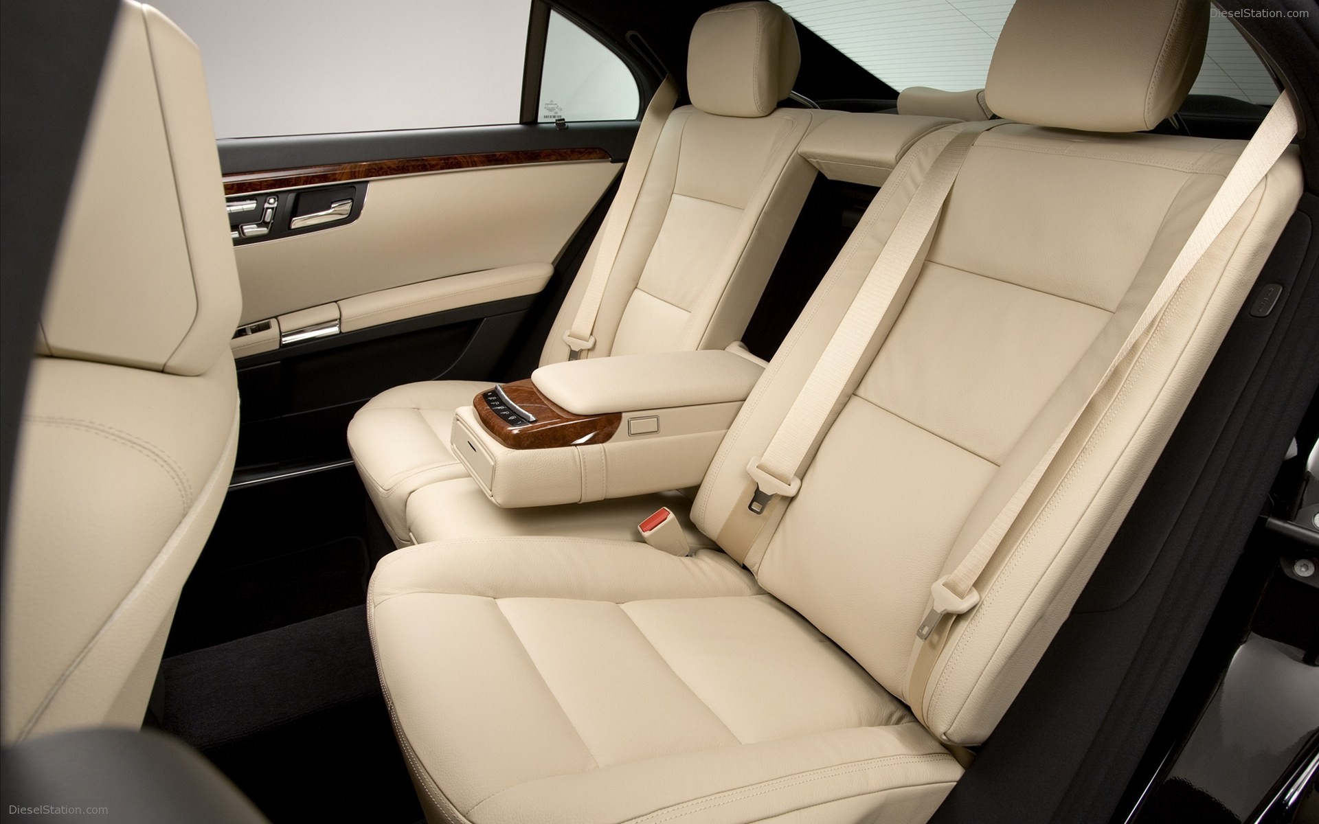 Mercedes Benz S-Class 2011