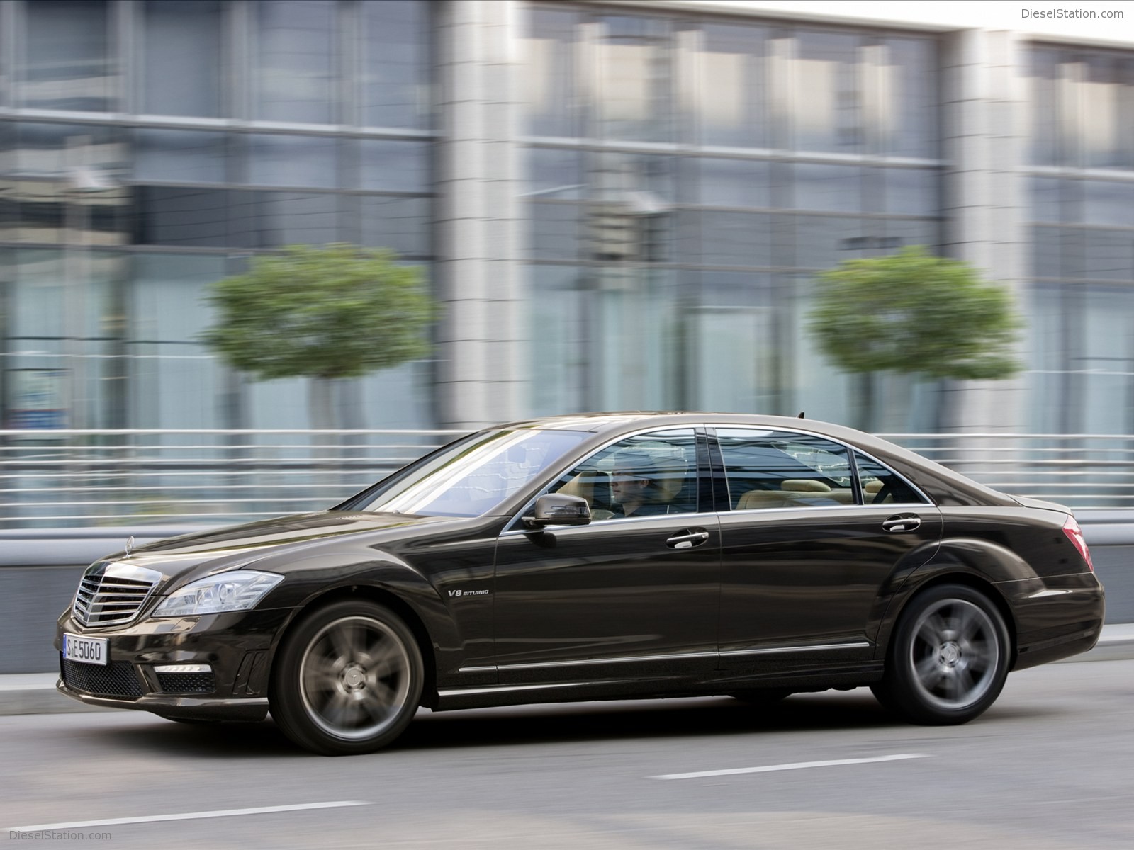 Mercedes-Benz S63 AMG 2011