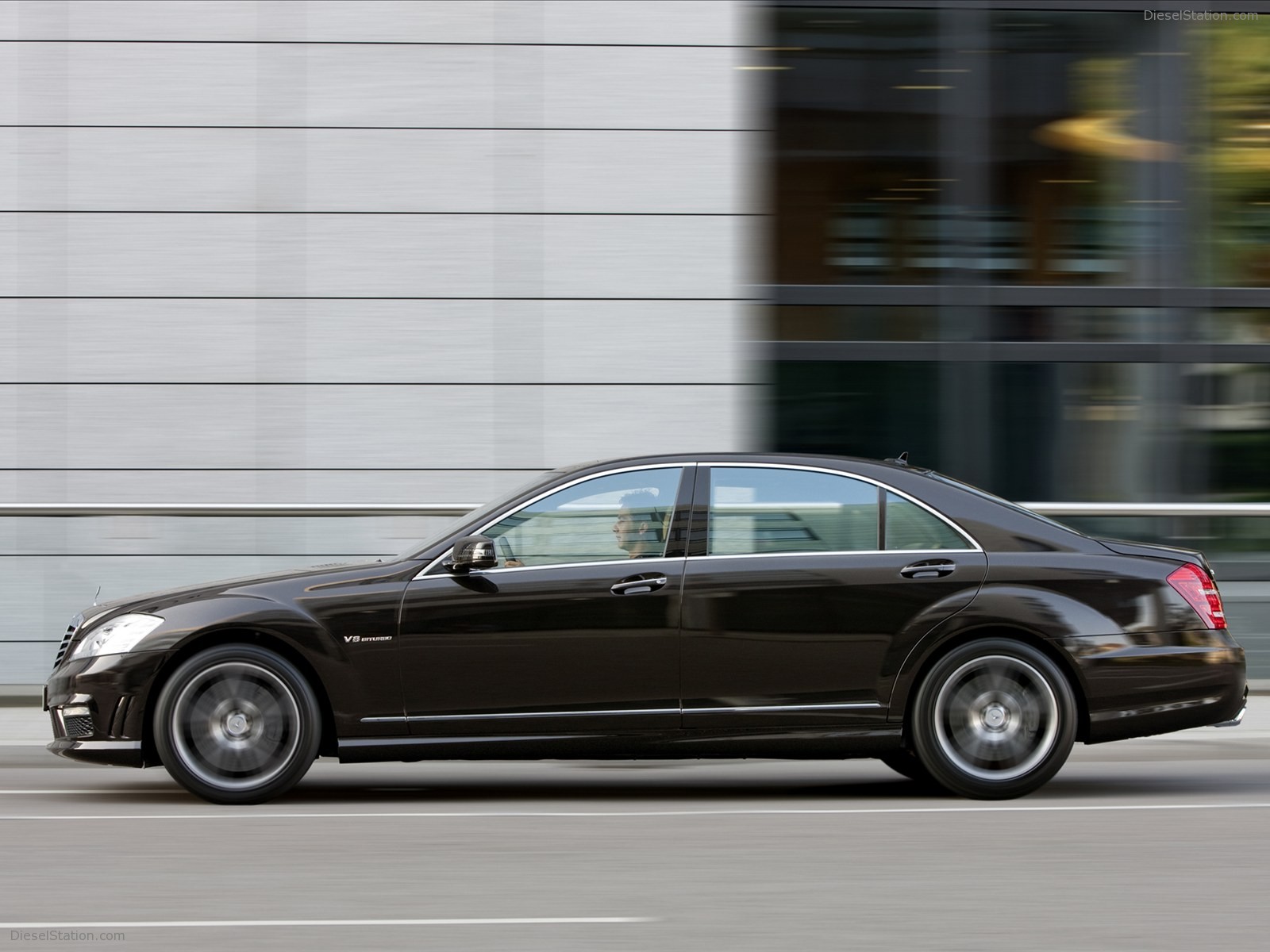 Mercedes-Benz S63 AMG 2011