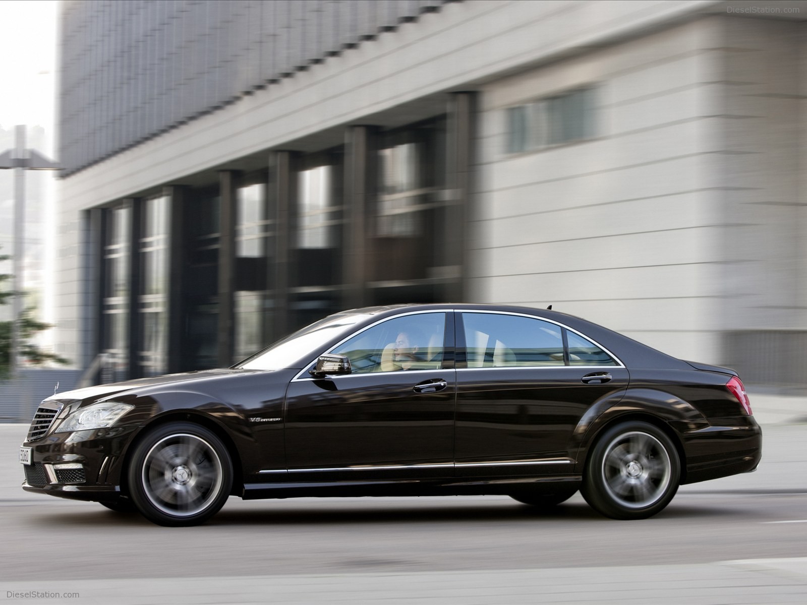 Mercedes-Benz S63 AMG 2011