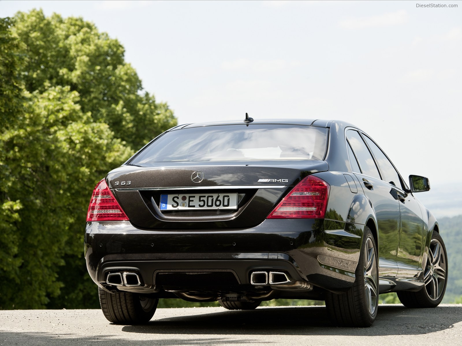 Mercedes-Benz S63 AMG 2011