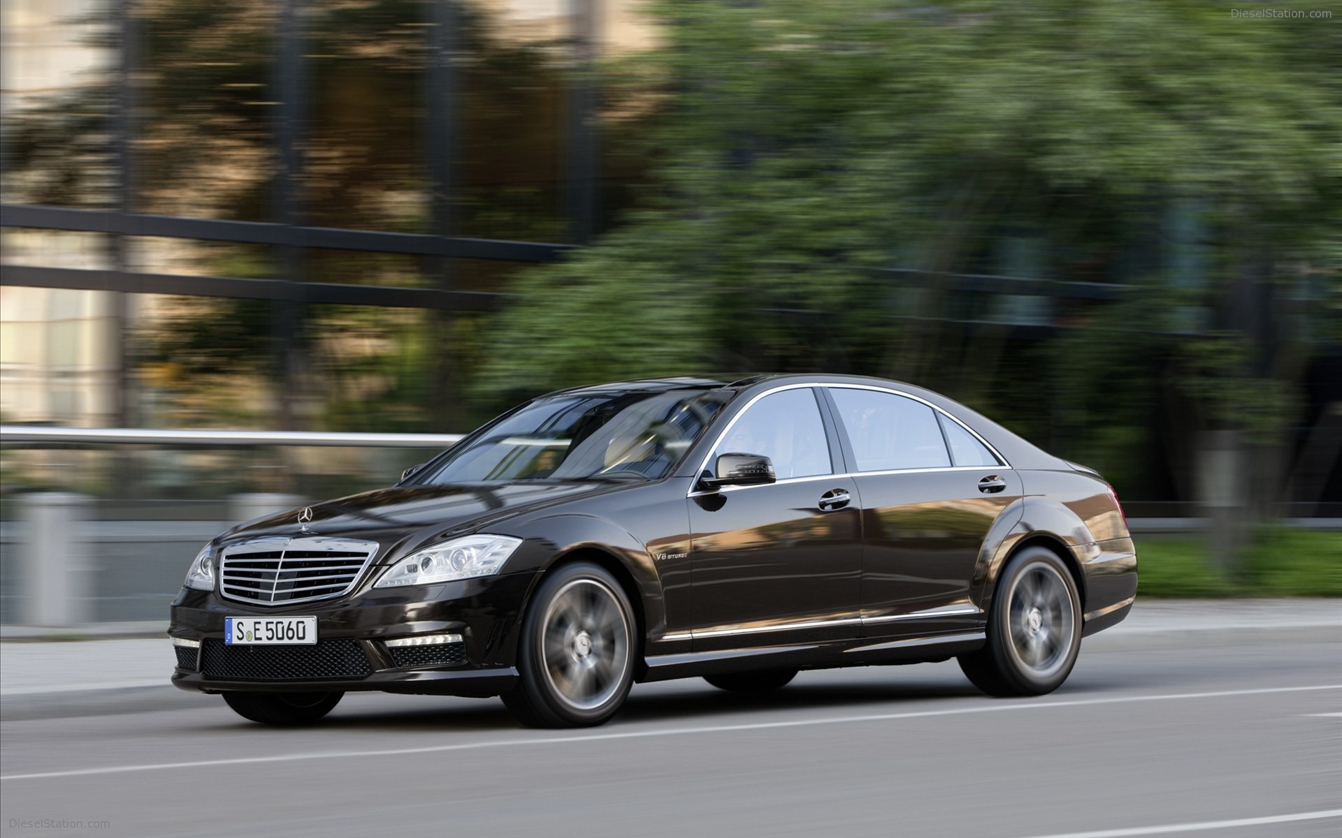 Mercedes-Benz S63 AMG 2011