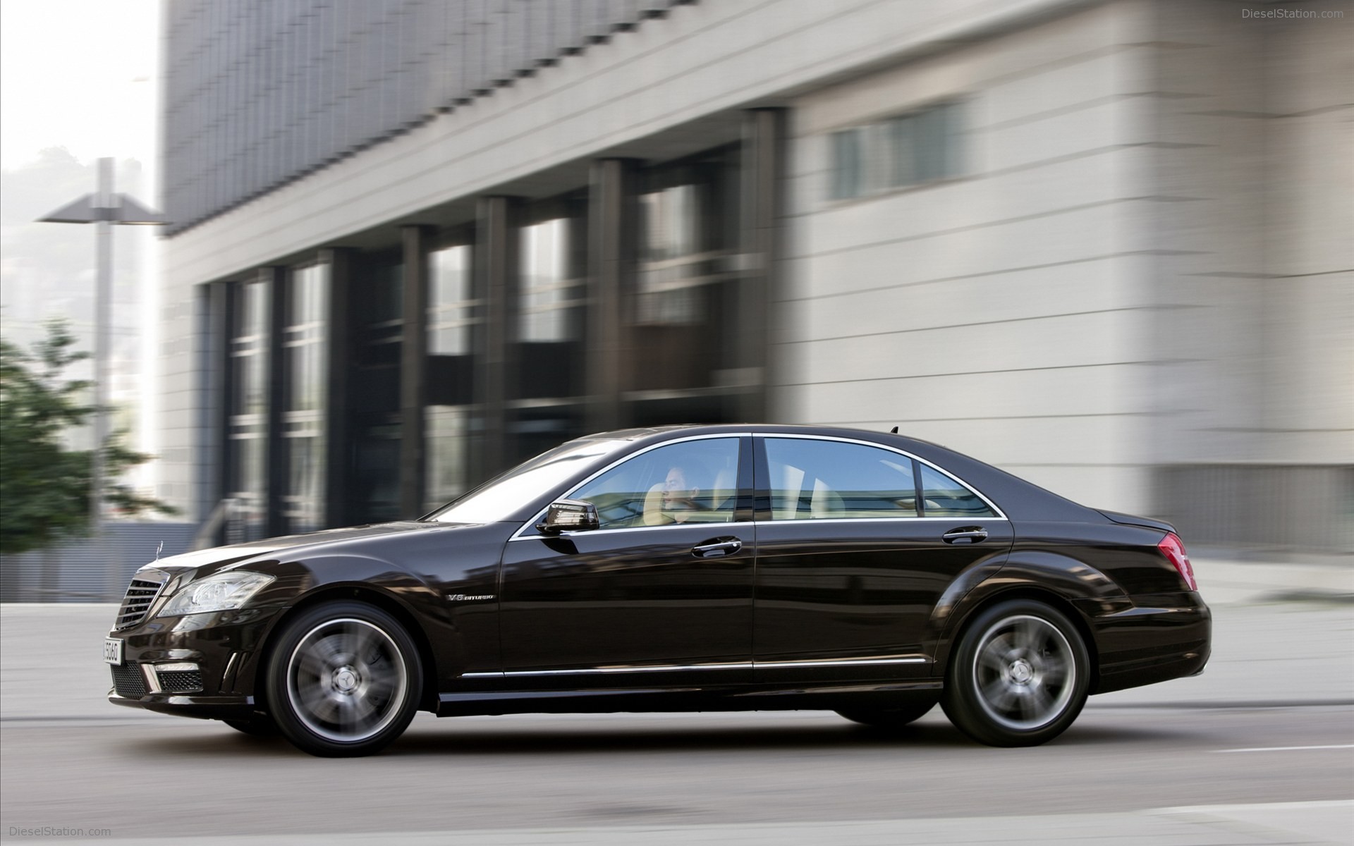 Mercedes-Benz S63 AMG 2011