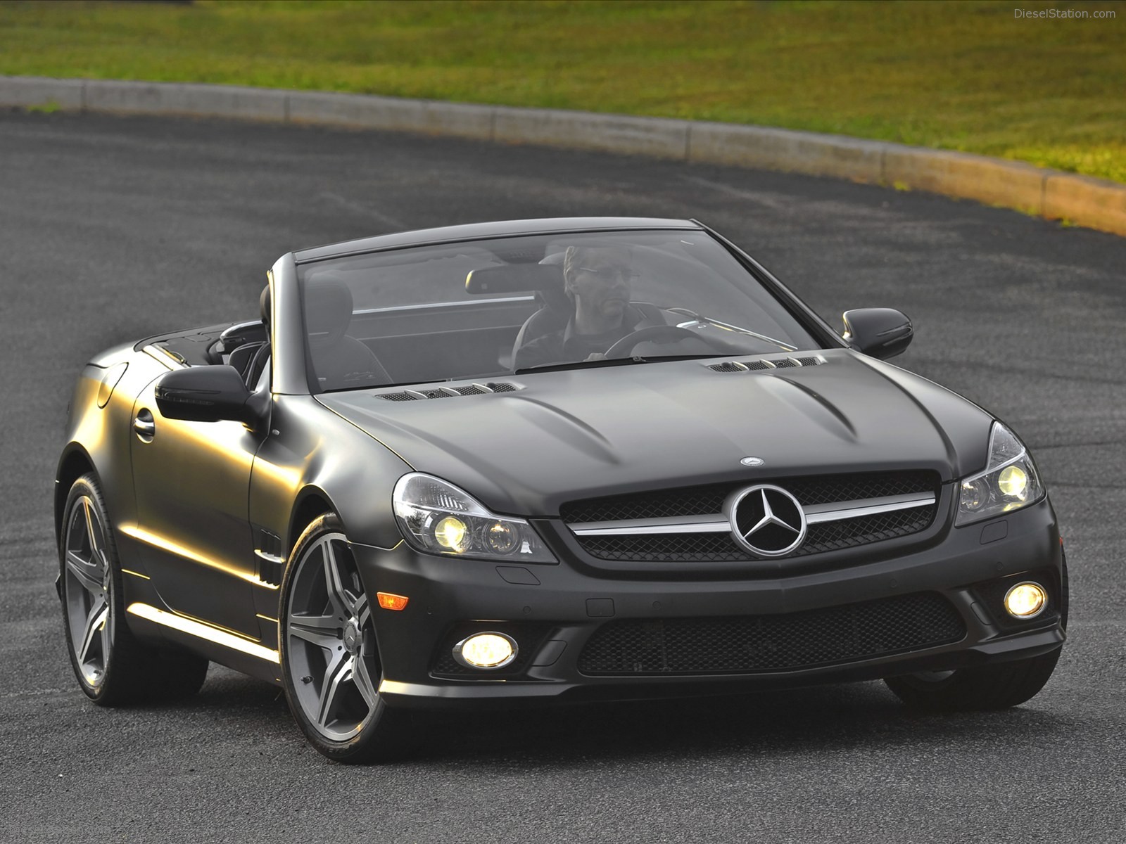 Mercedes Benz SL550 Night Edition 2011