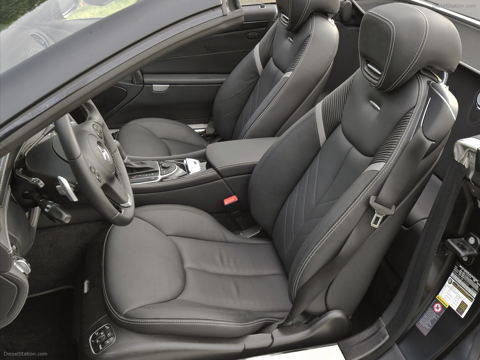 Mercedes Benz SL550 Night Edition 2011