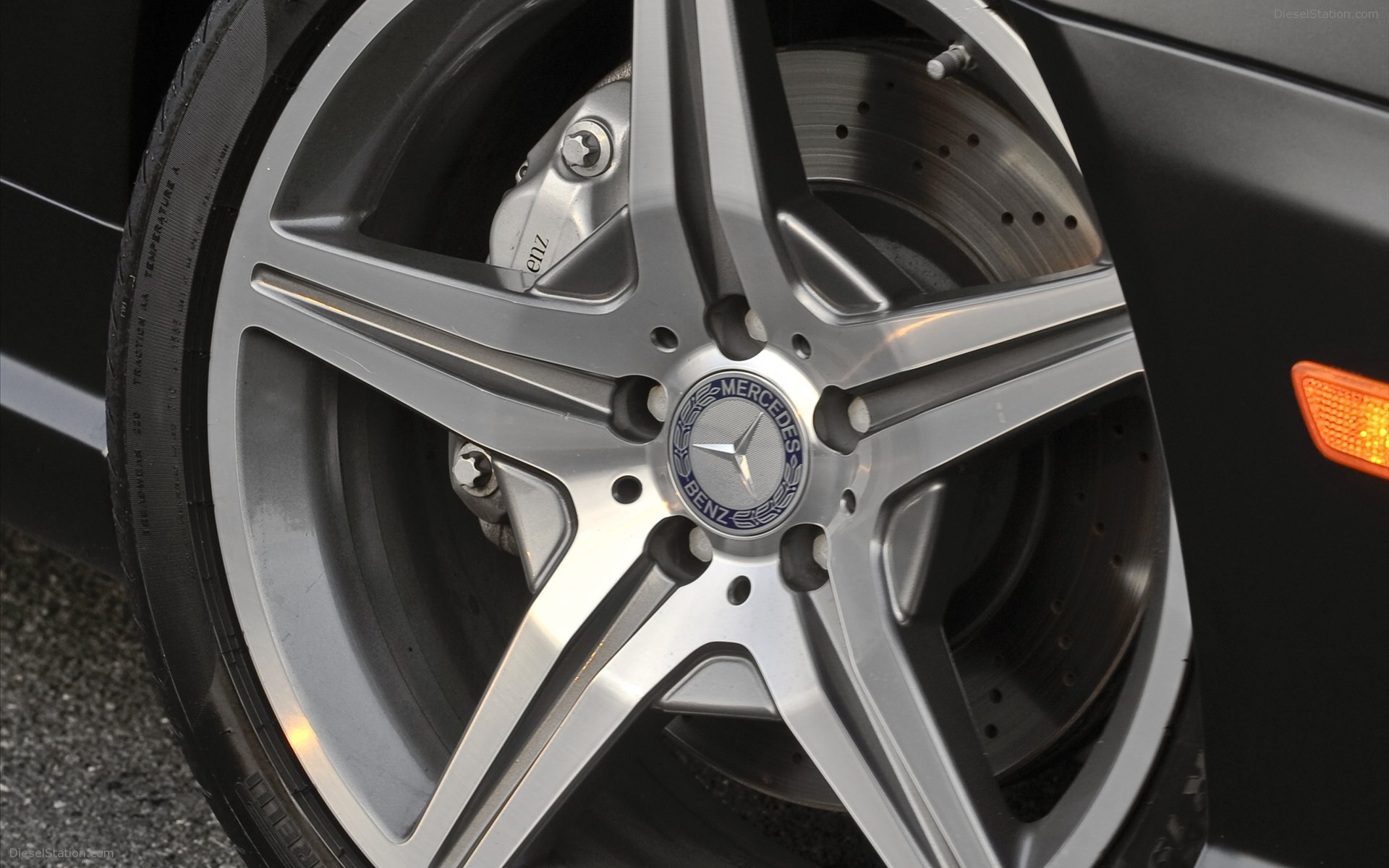 Mercedes Benz SL550 Night Edition 2011