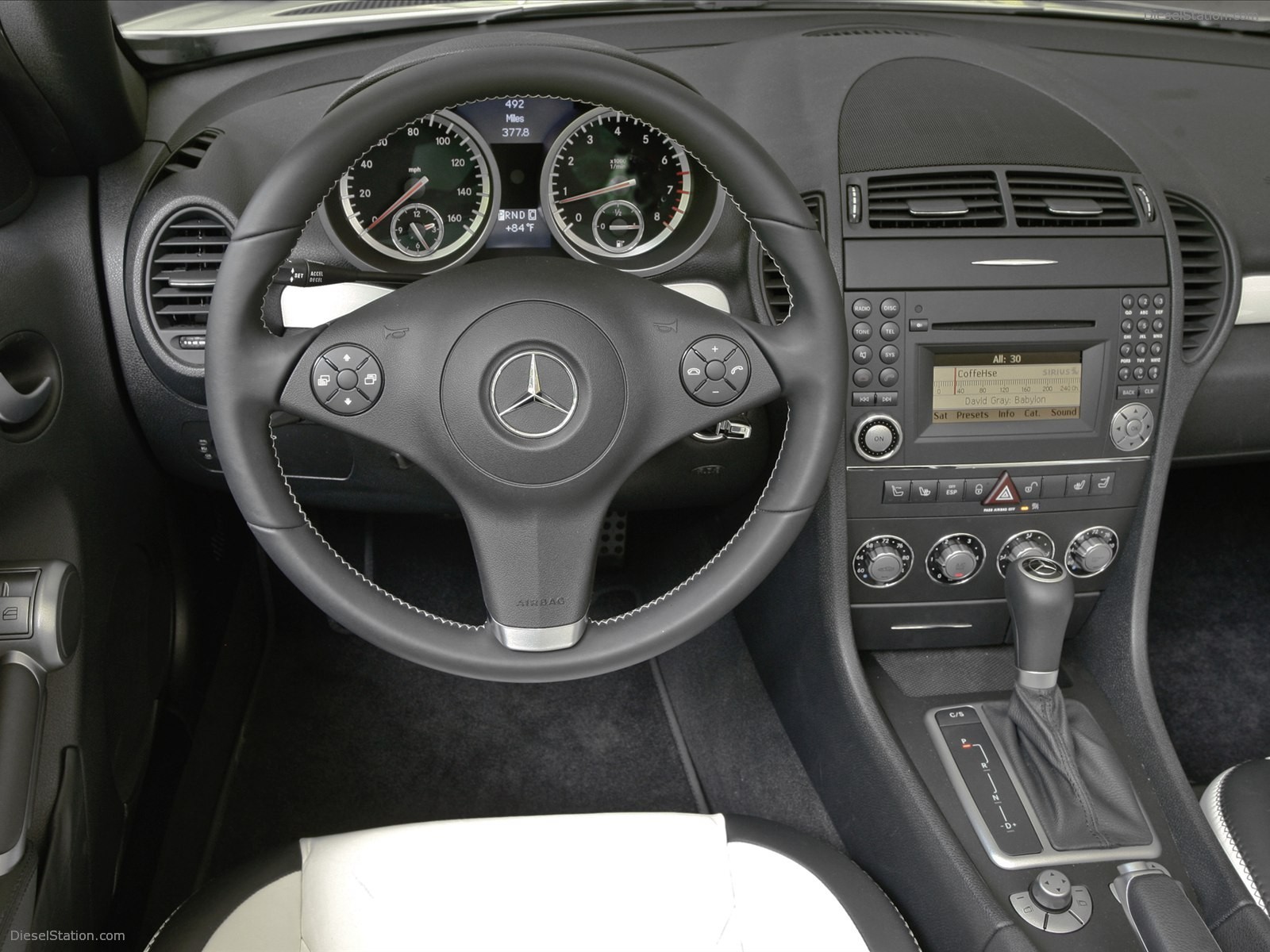 Mercedes Benz SLK300 Diamond White Edition 2010 Mercedes Benz SLK300 Diamond White Edition 2010