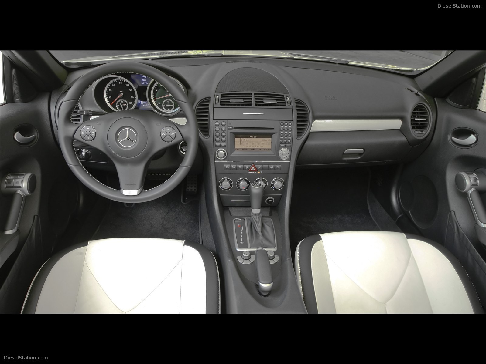 Mercedes Benz SLK300 Diamond White Edition 2010 Mercedes Benz SLK300 Diamond White Edition 2010