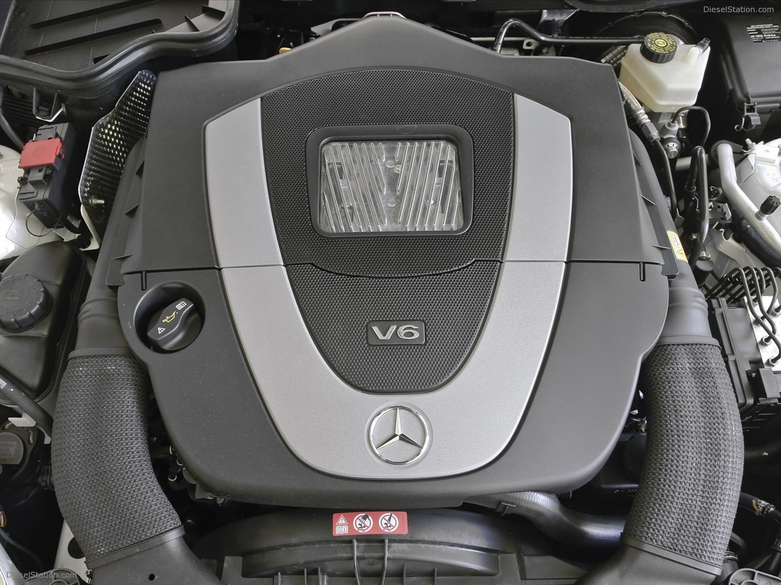 Mercedes Benz SLK300 Diamond White Edition 2010 Mercedes Benz SLK300 Diamond White Edition 2010