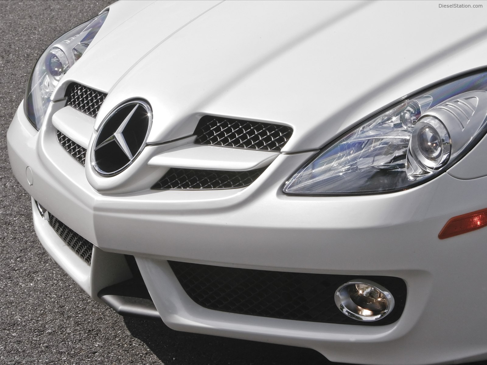 Mercedes-Benz SLK300 Diamond White Edition 2010