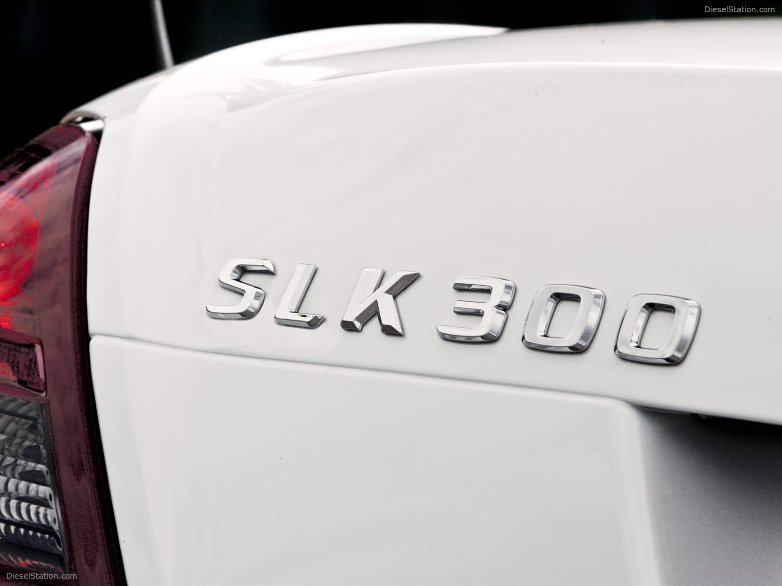 Mercedes Benz SLK300 Diamond White Edition 2010 Mercedes Benz SLK300 Diamond White Edition 2010