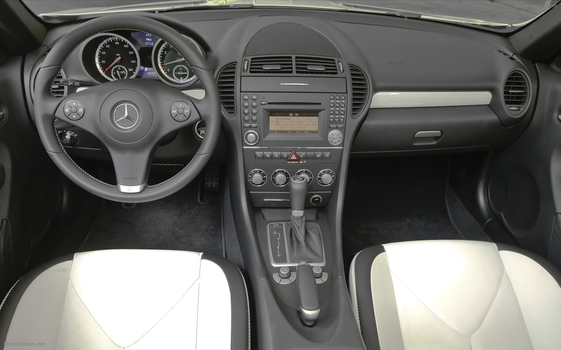 Mercedes Benz SLK300 Diamond White Edition 2010 Mercedes Benz SLK300 Diamond White Edition 2010